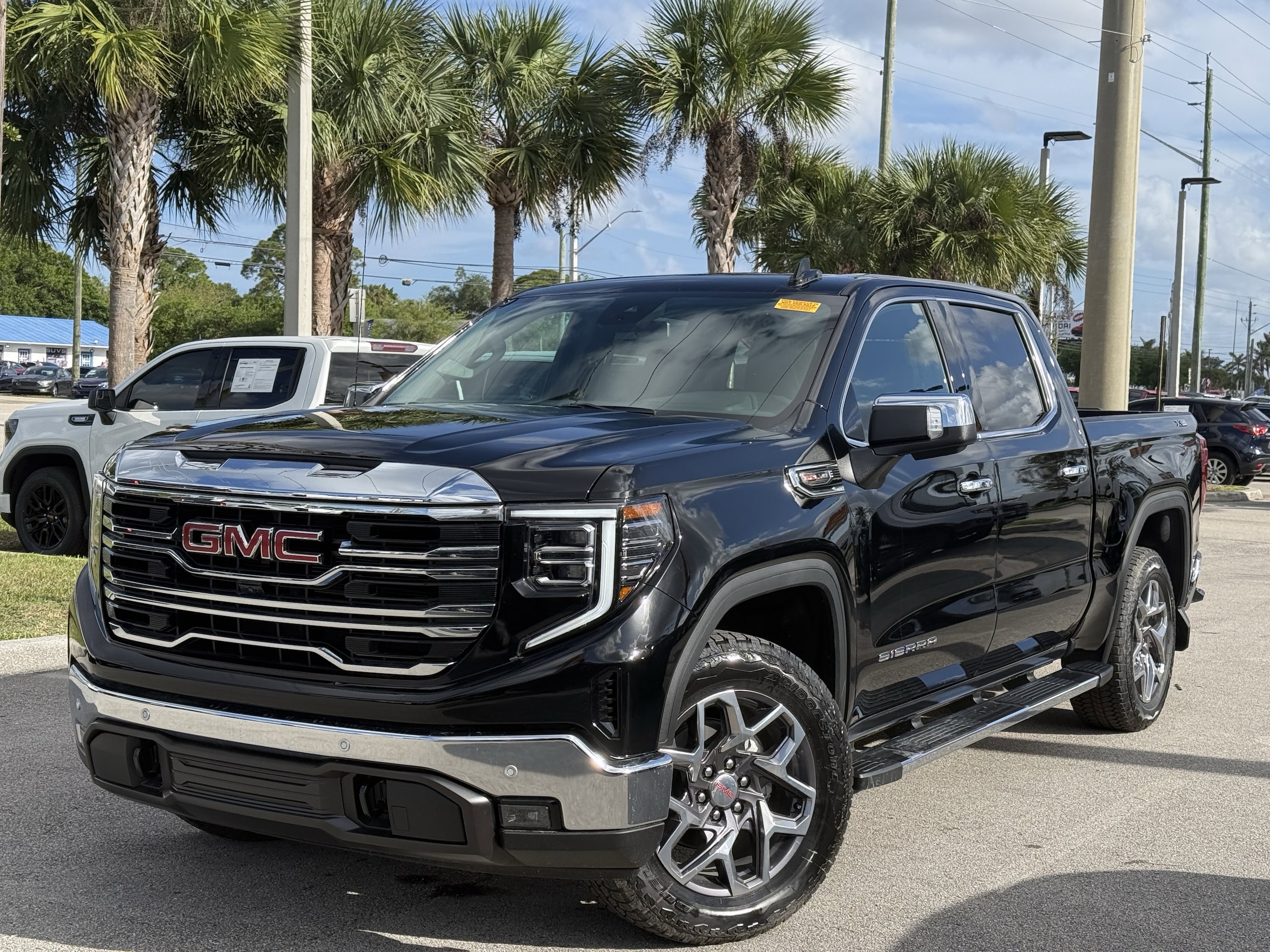 2026 GMC Sierra 4WD Crew Cab Short Box SLT's photo