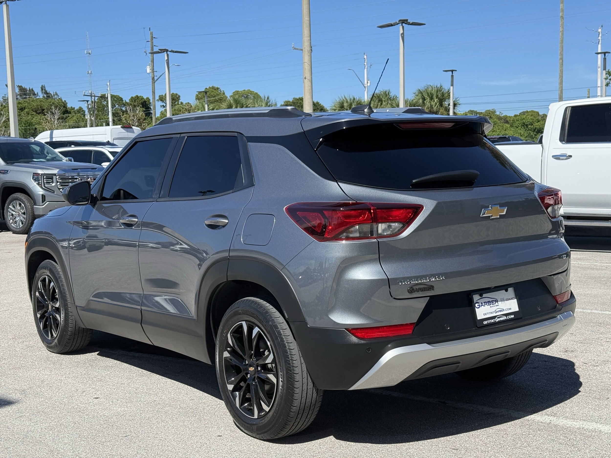 2021 Chevrolet Trailblazer LT photo 2