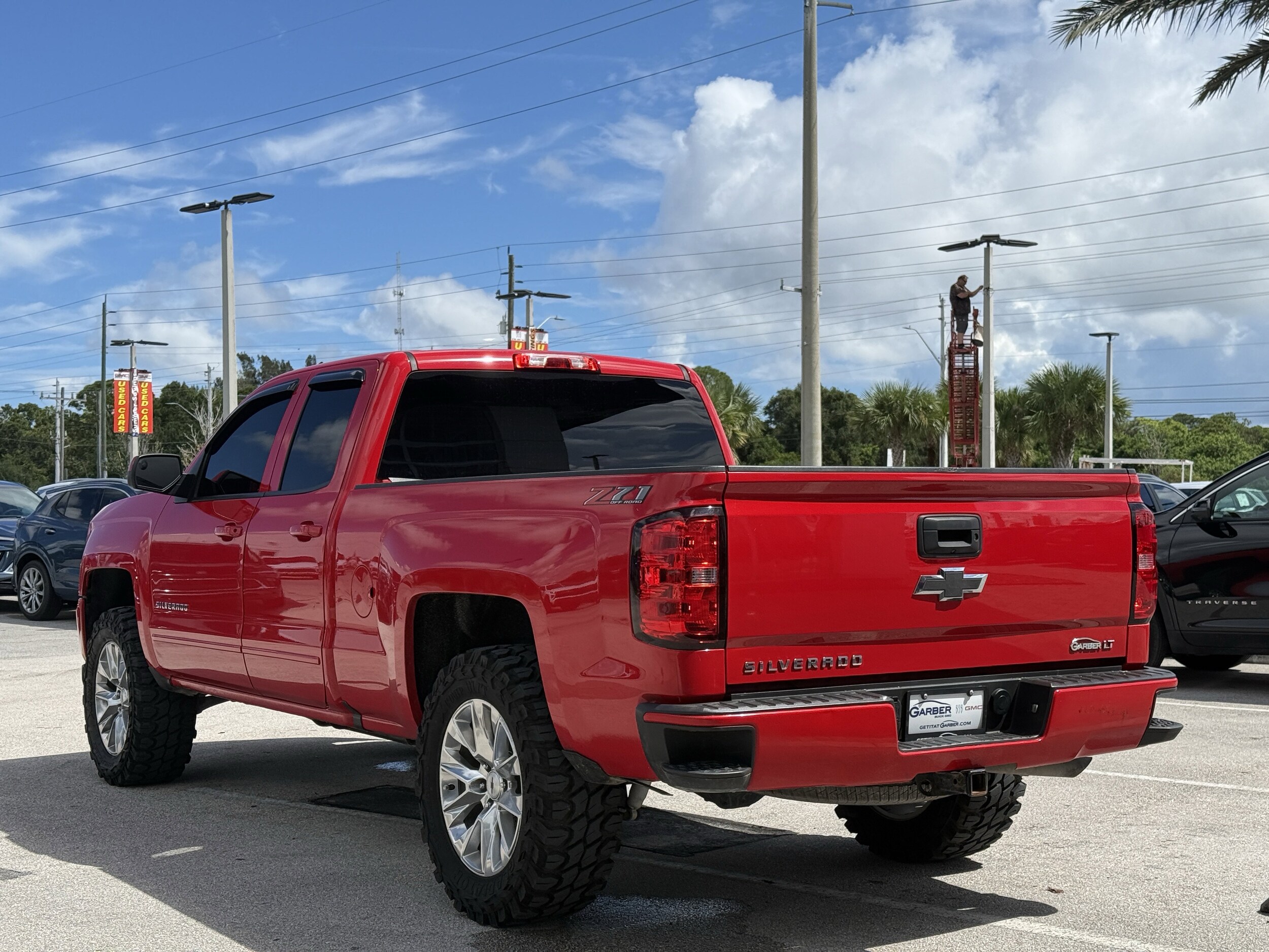 2018 Chevrolet Silverado 1500 LT photo 2