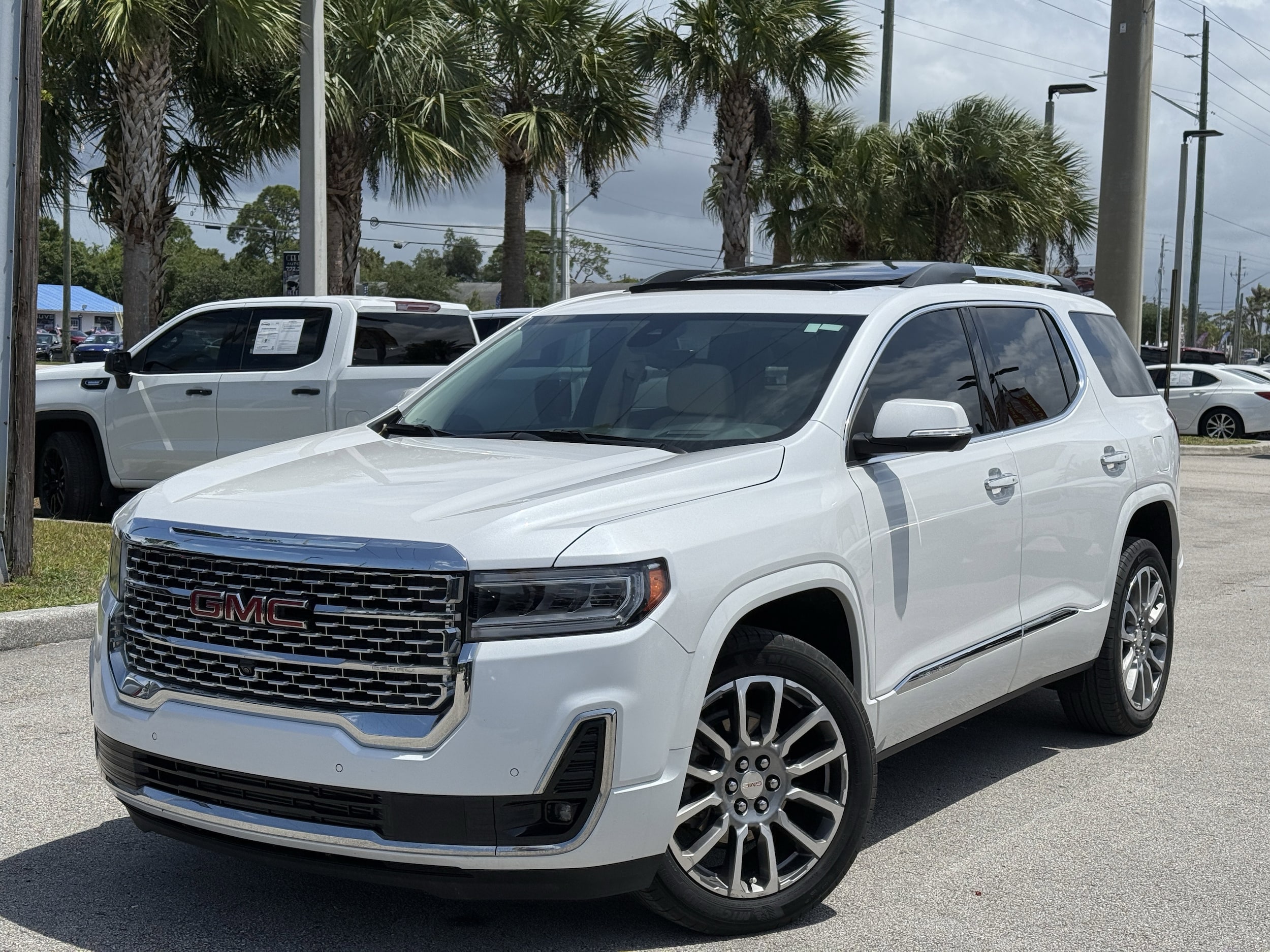 2023 GMC Acadia Denali FWD's photo