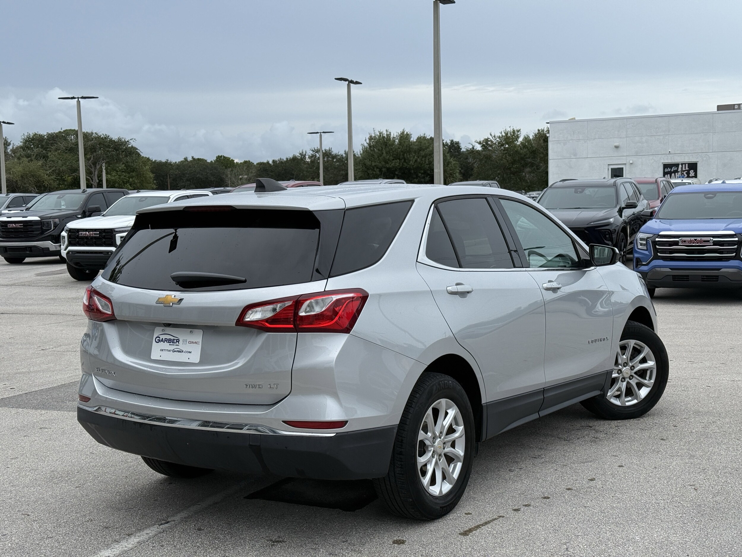 2020 Chevrolet Equinox LT photo 3