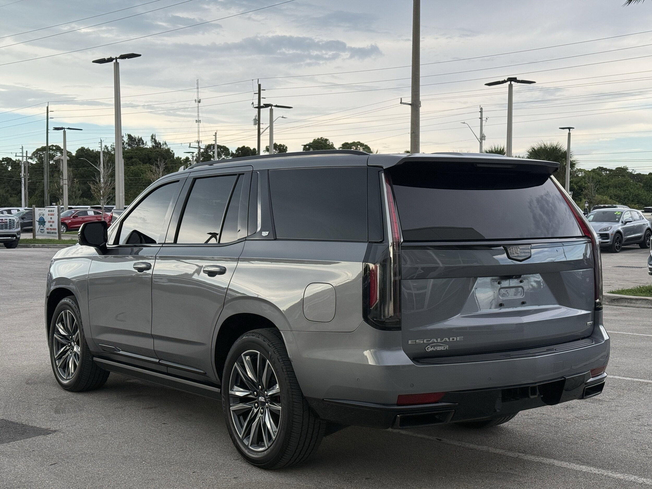 2022 Cadillac Escalade Sport Platinum photo 2