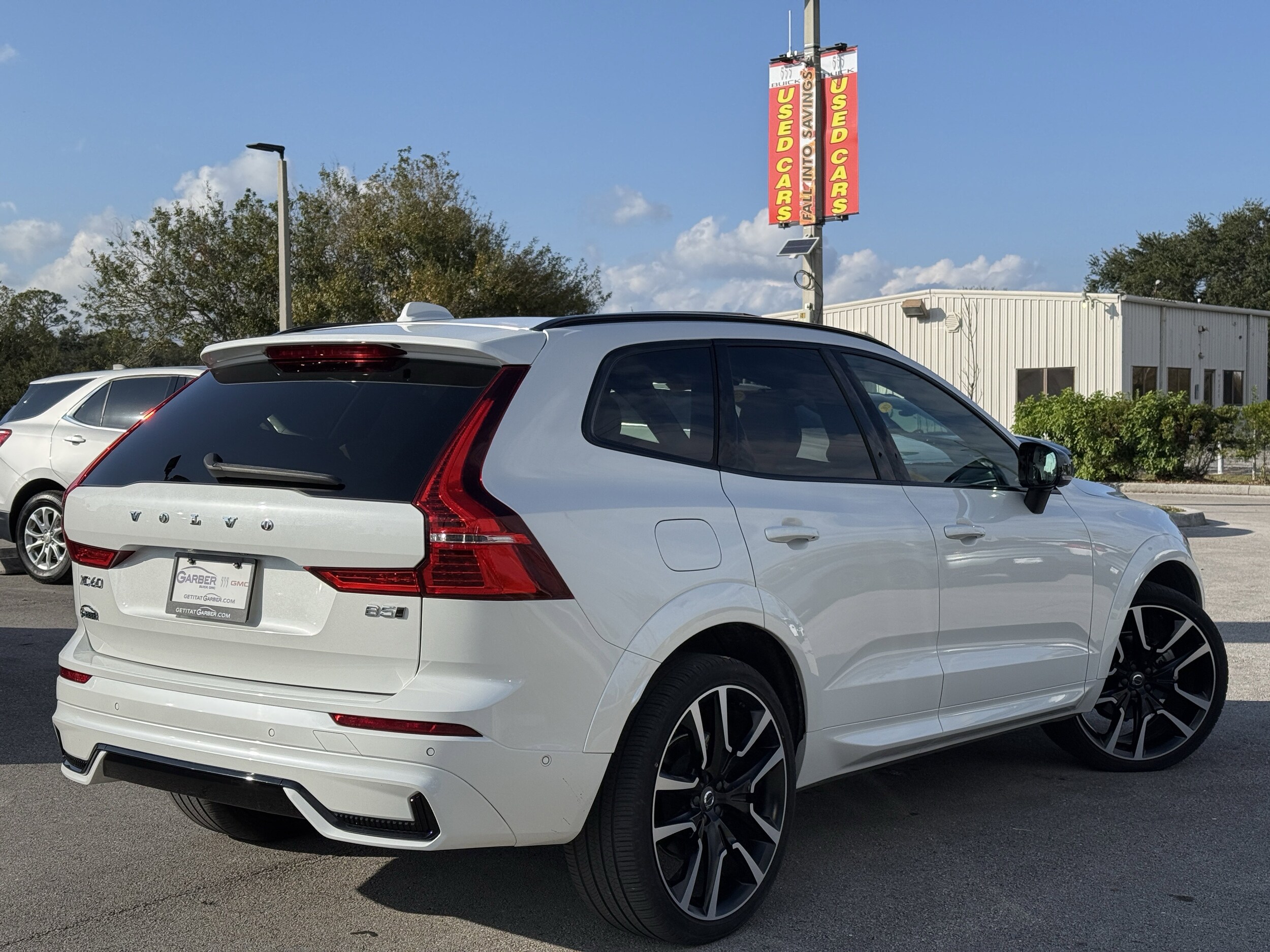 2024 Volvo XC60 B5 Ultimate photo 2