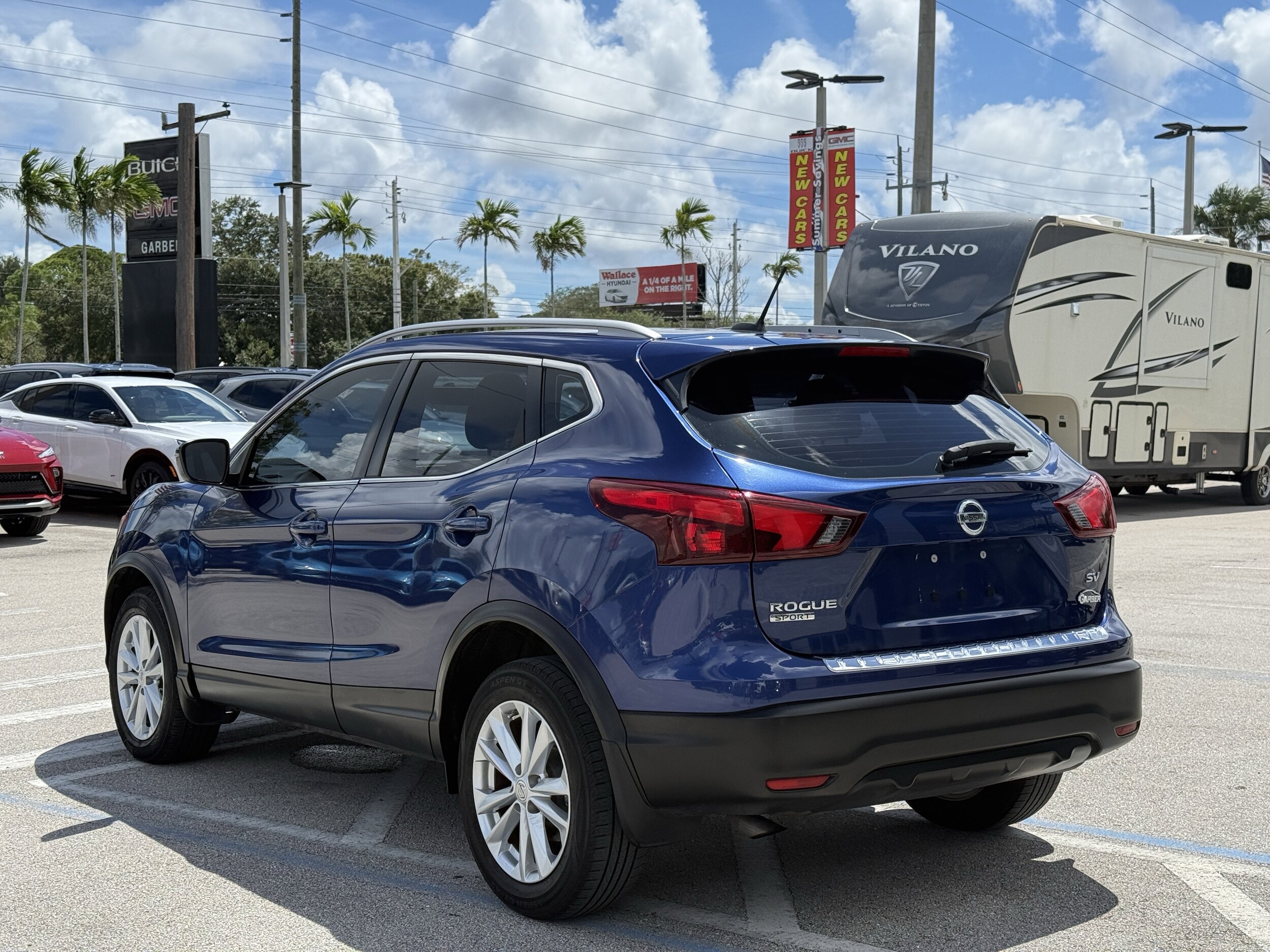 2018 Nissan Rogue Sport SV photo 2
