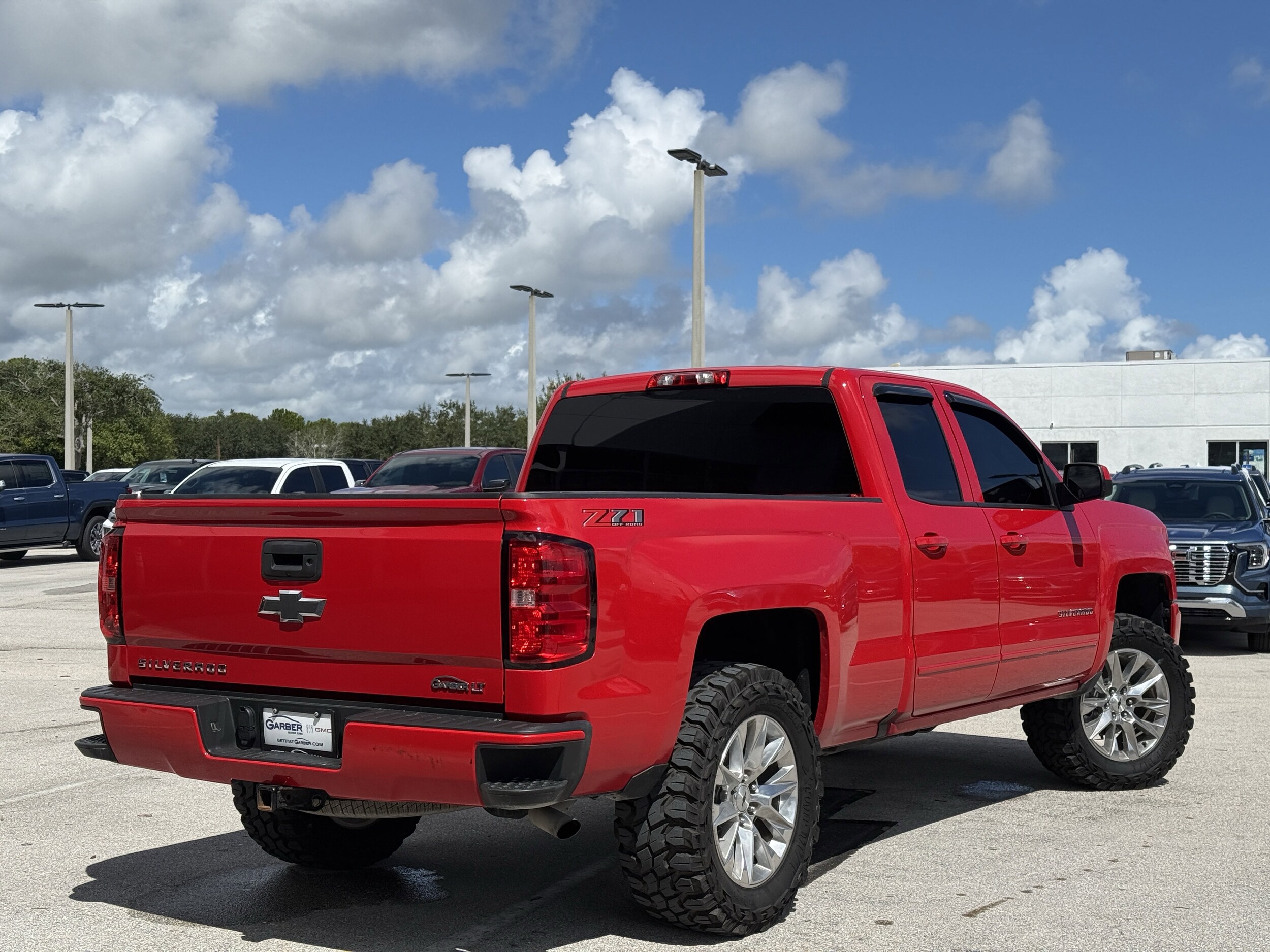 2018 Chevrolet Silverado 1500 LT photo 3