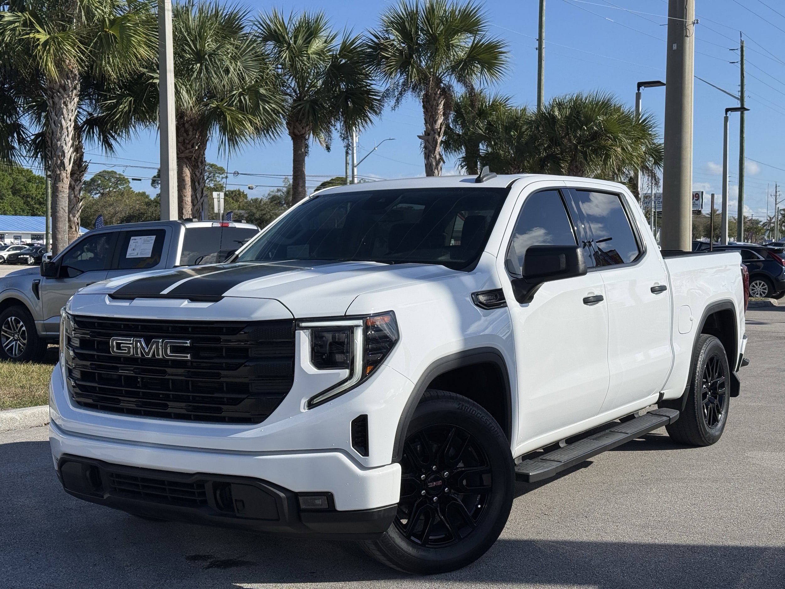 2023 GMC Sierra 4WD Crew Cab Short Box Elevation's photo