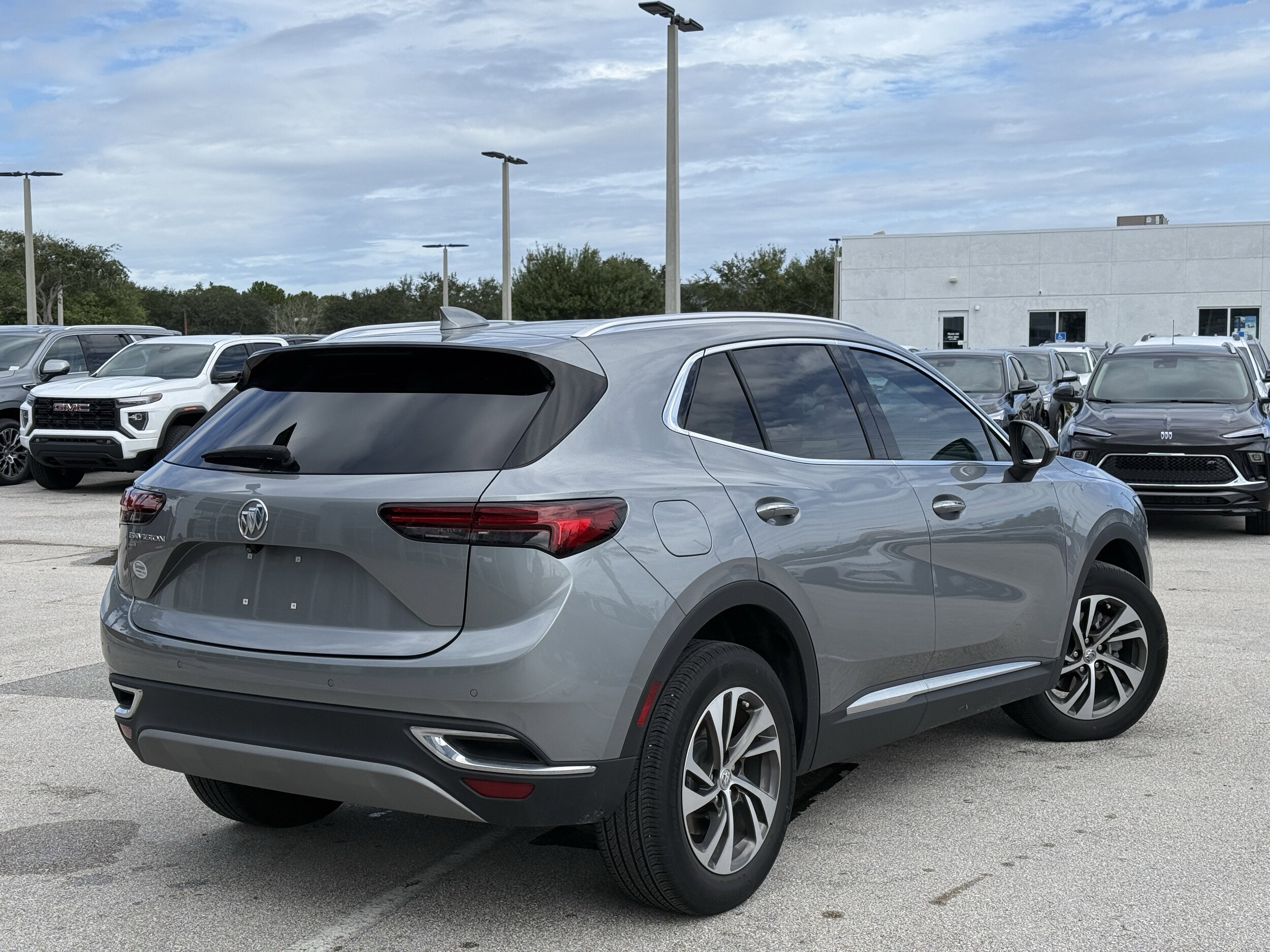 2023 Buick Envision Essence photo 3