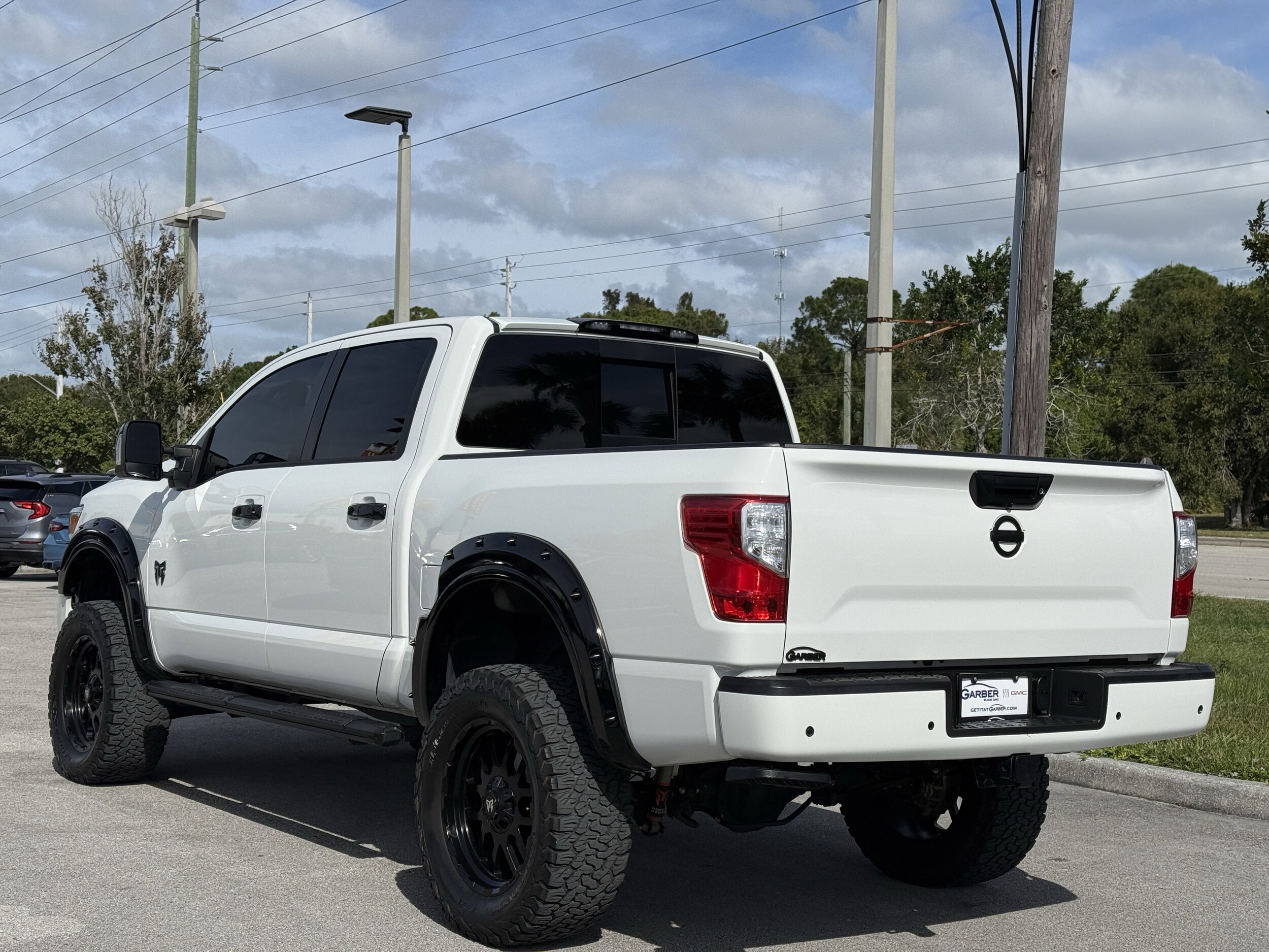 2021 Nissan Titan SV photo 2
