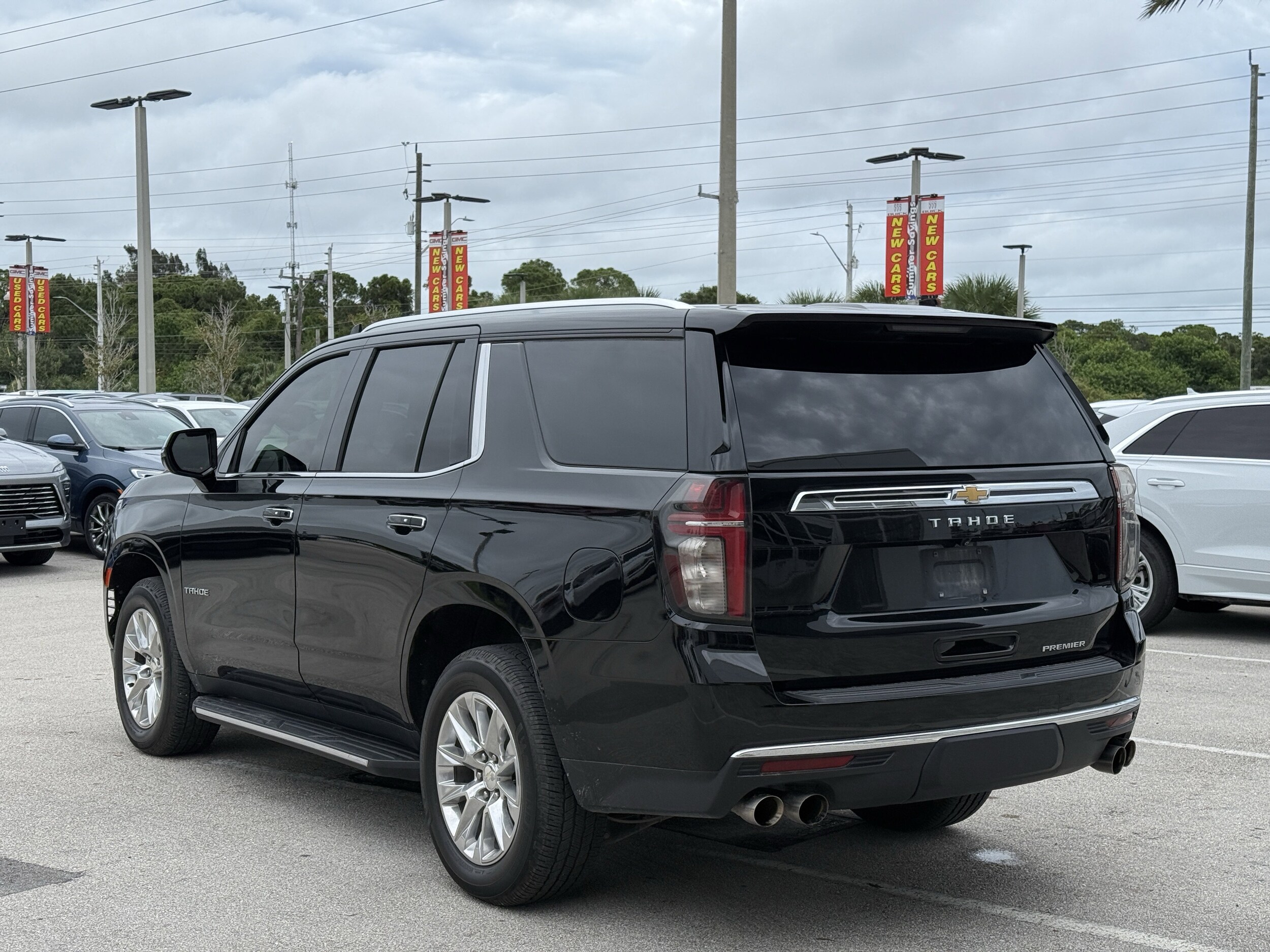 2021 Chevrolet Tahoe Premier photo 2