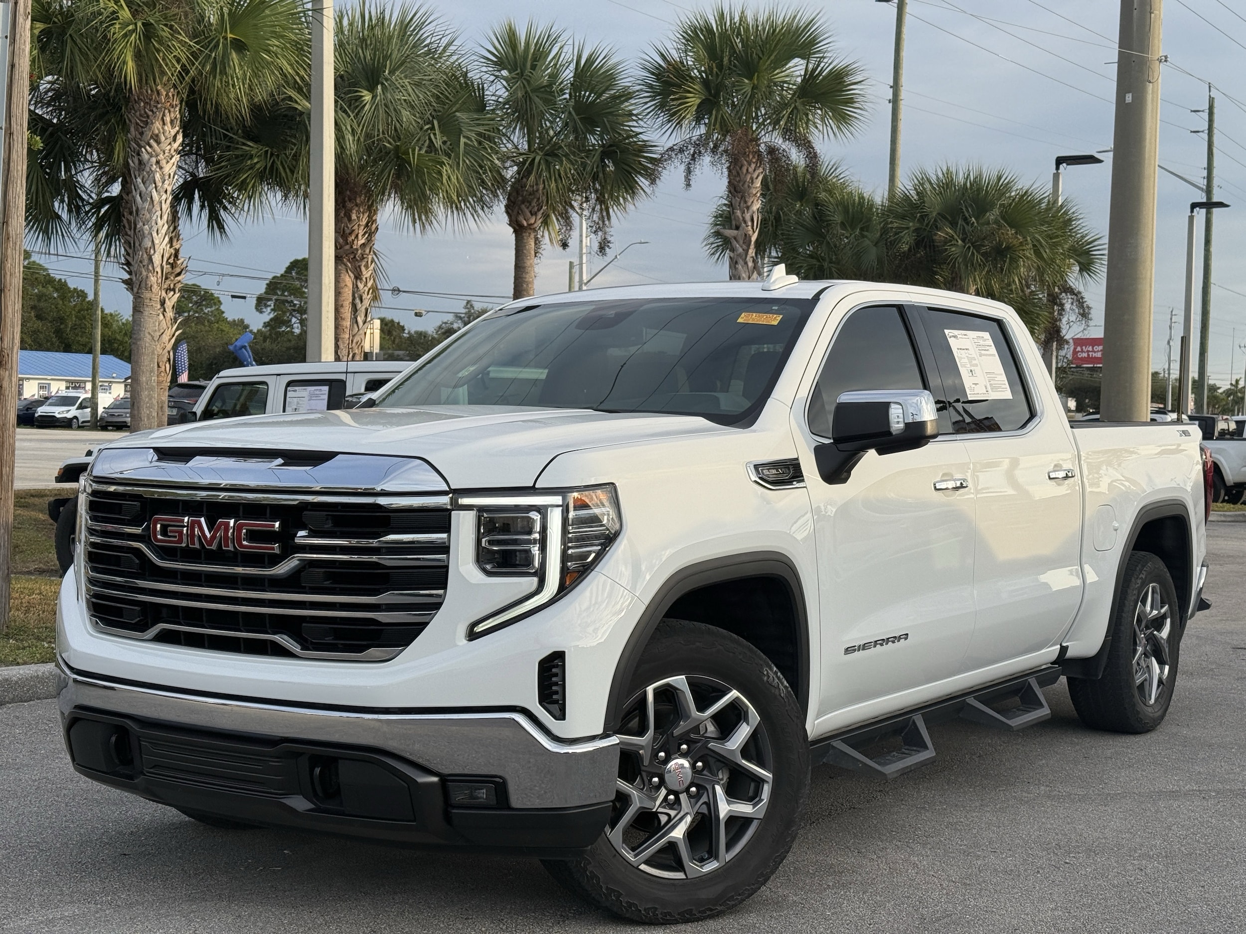2023 GMC Sierra 1500 SLT's photo