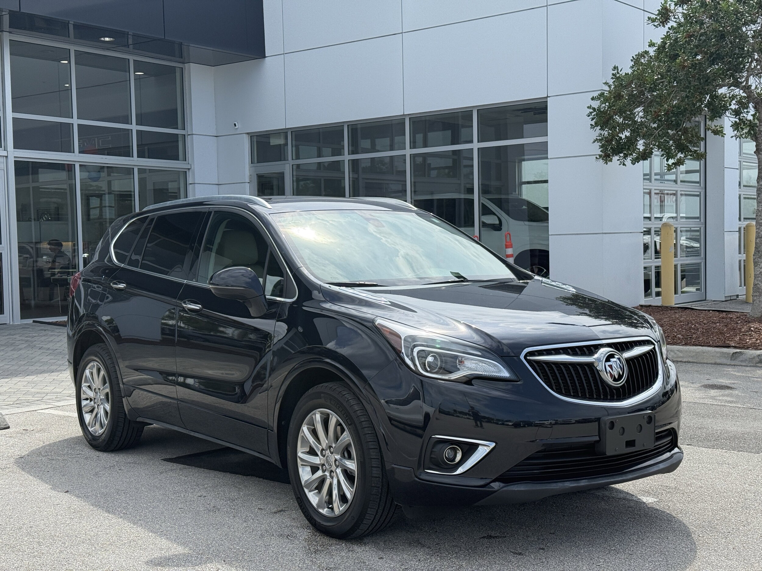 2020 Buick Envision Essence photo 2