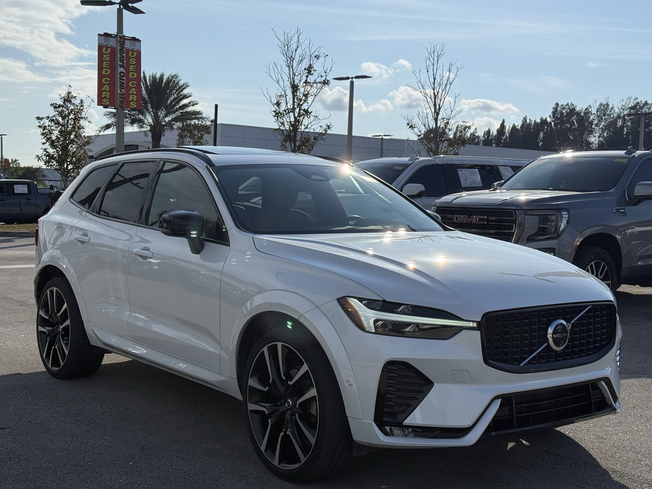 2024 Volvo XC60 B5 Ultimate photo 3