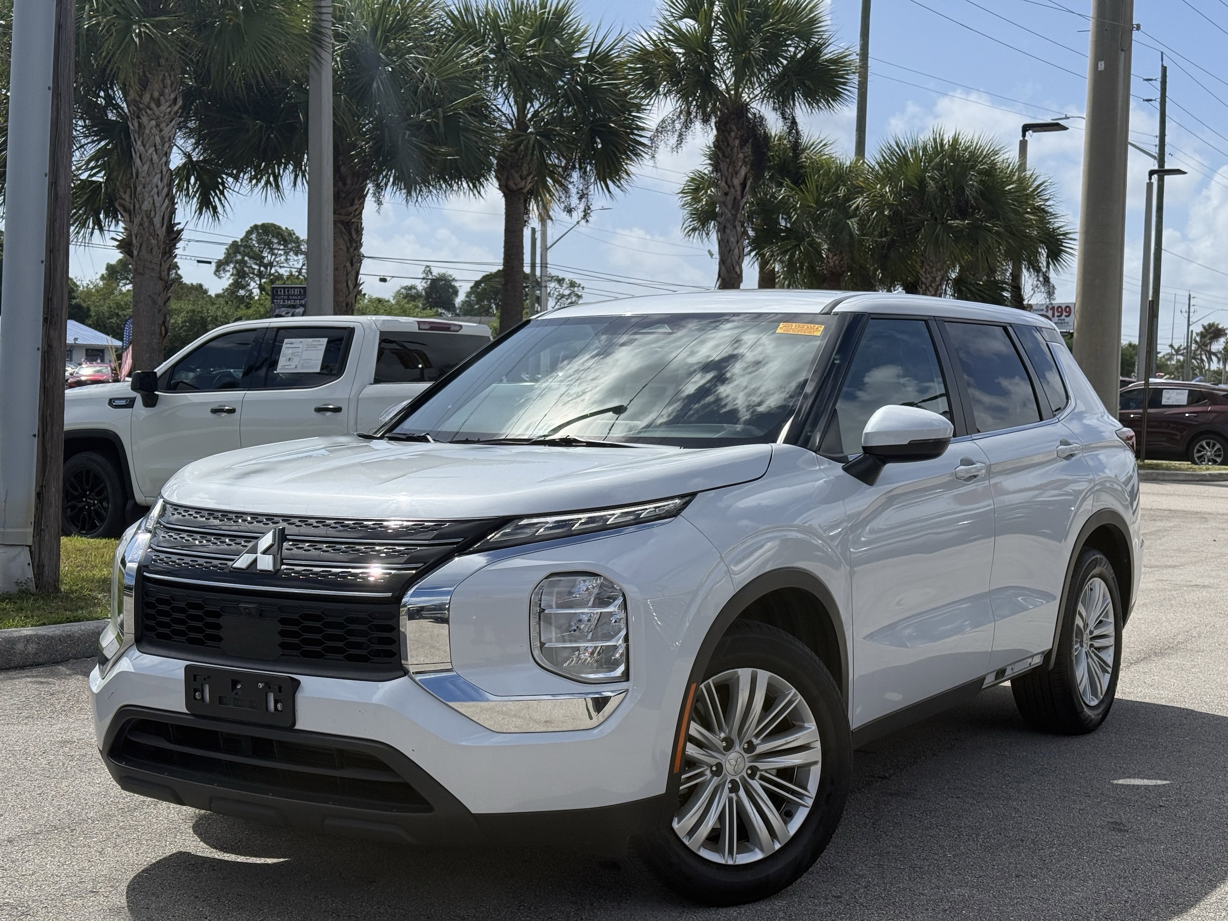 2024 Mitsubishi Outlander ES