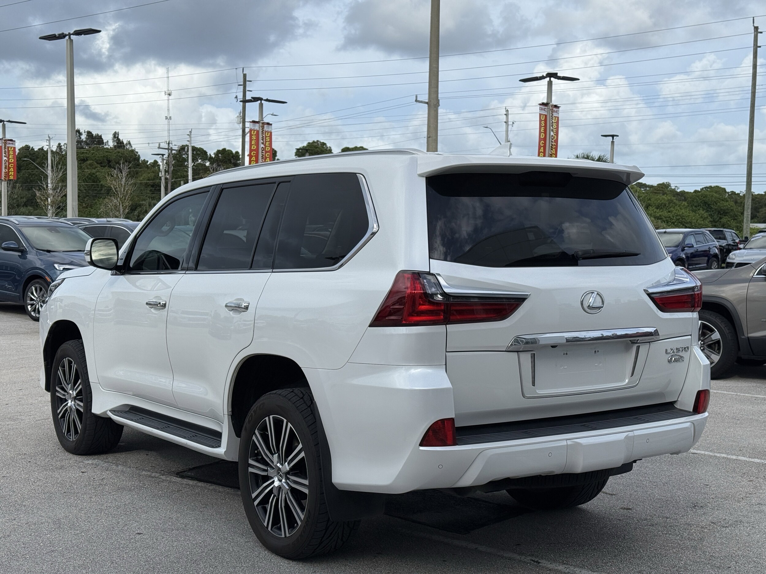 2019 Lexus LX 570 Three-Row photo 2