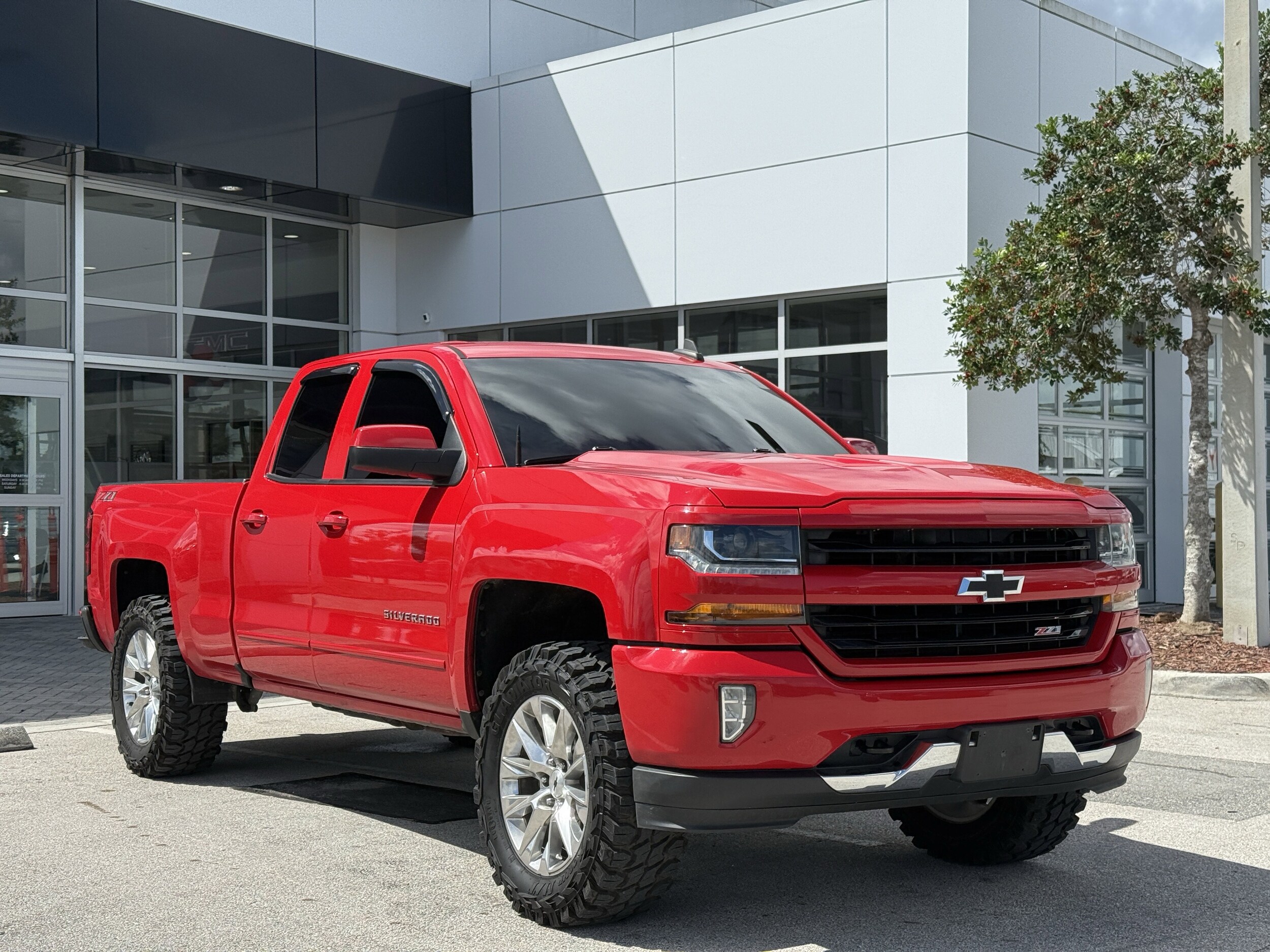 2018 Chevrolet Silverado 1500 LT photo 4