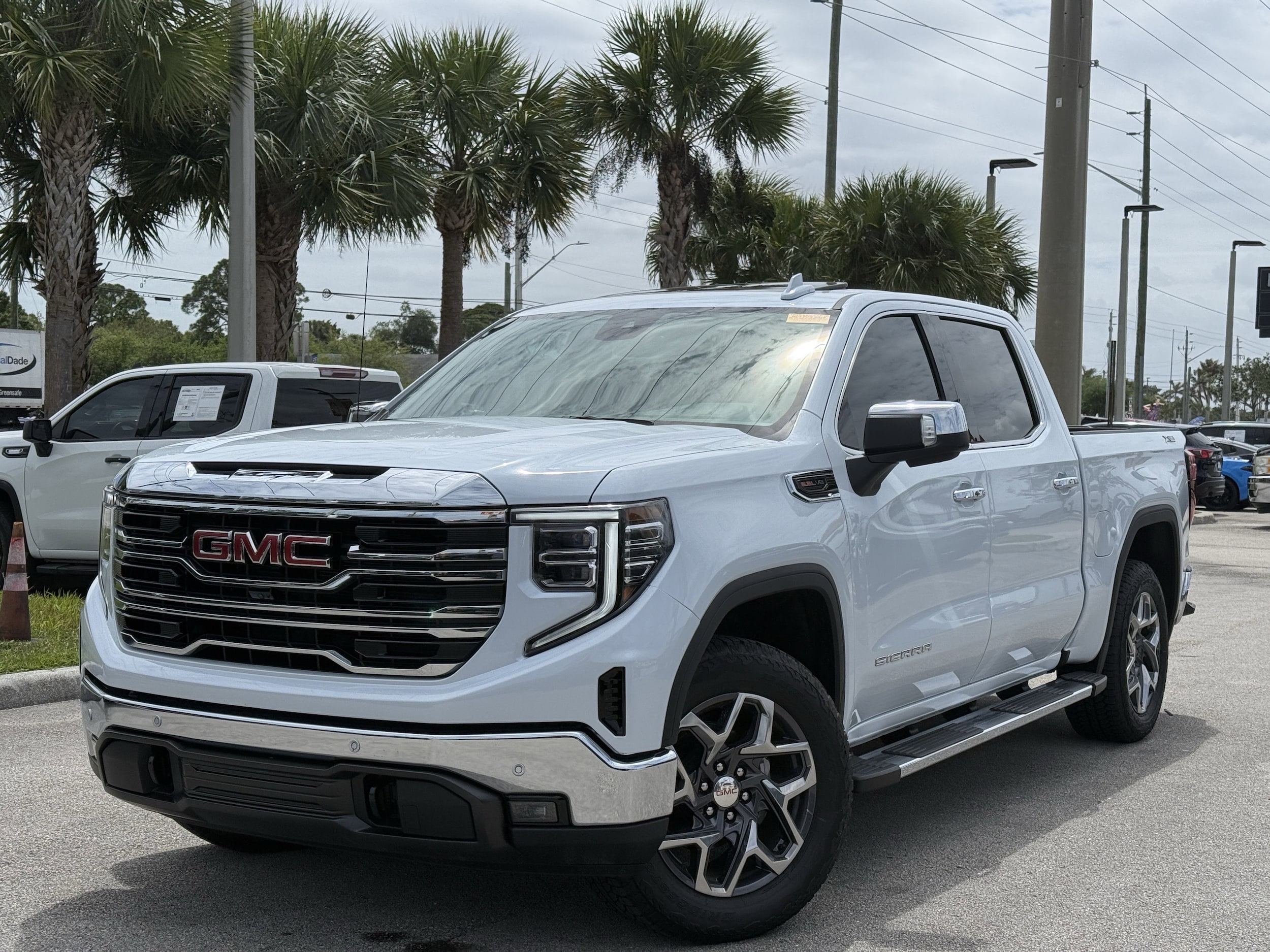 2026 GMC Sierra 4WD Crew Cab Short Box SLT's photo