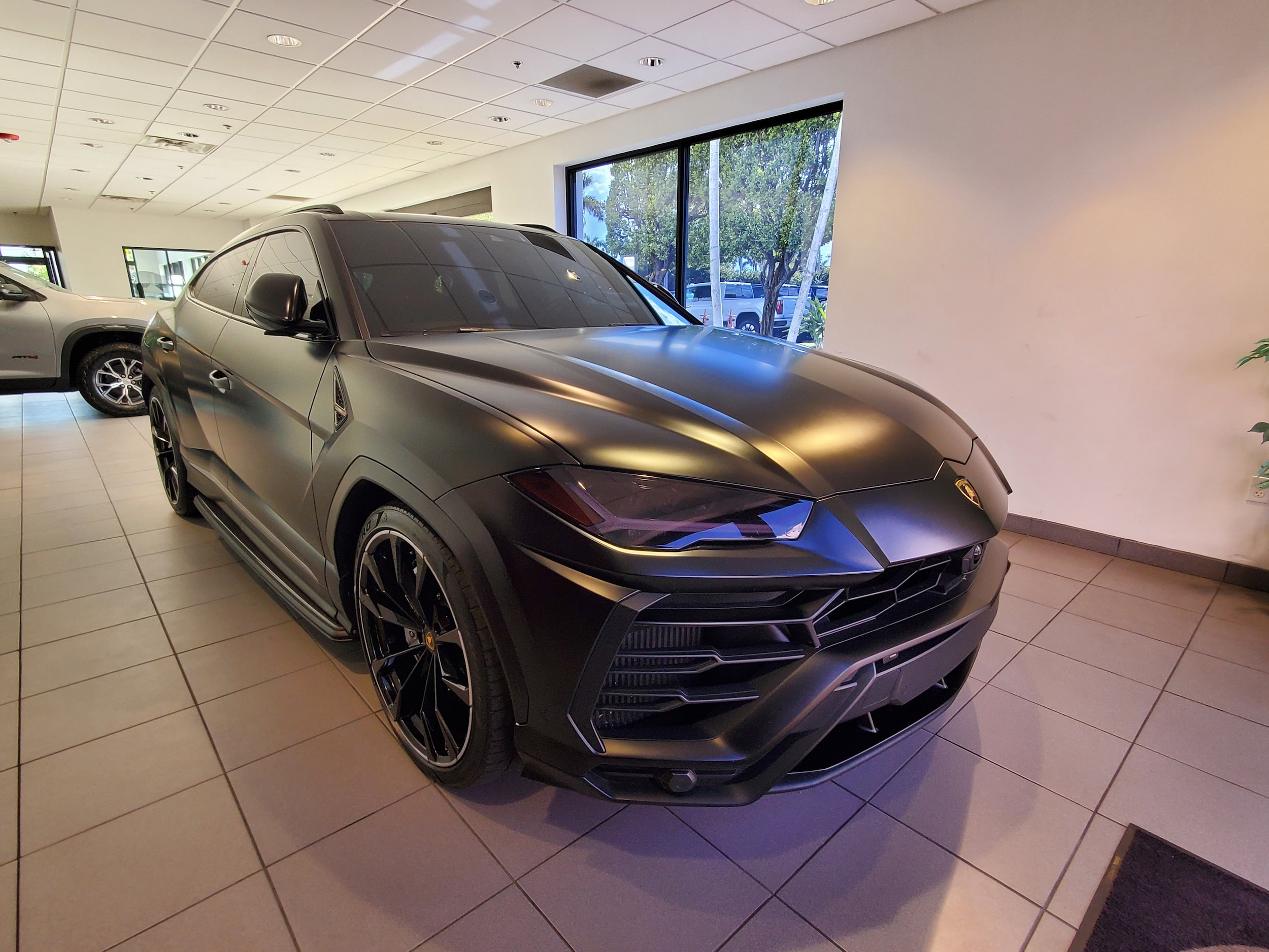 2021 Lamborghini Urus Pearl Capsule's photo