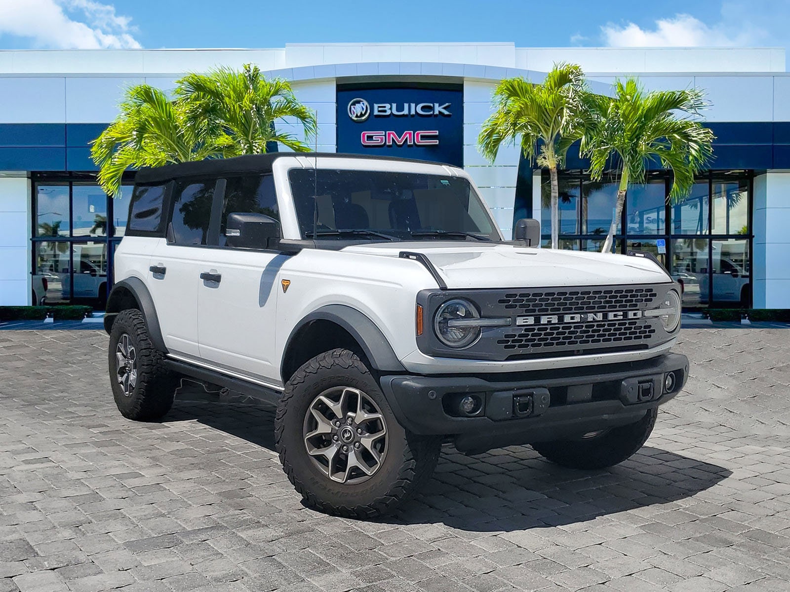 2023 Ford Bronco Badlands 4x4's photo