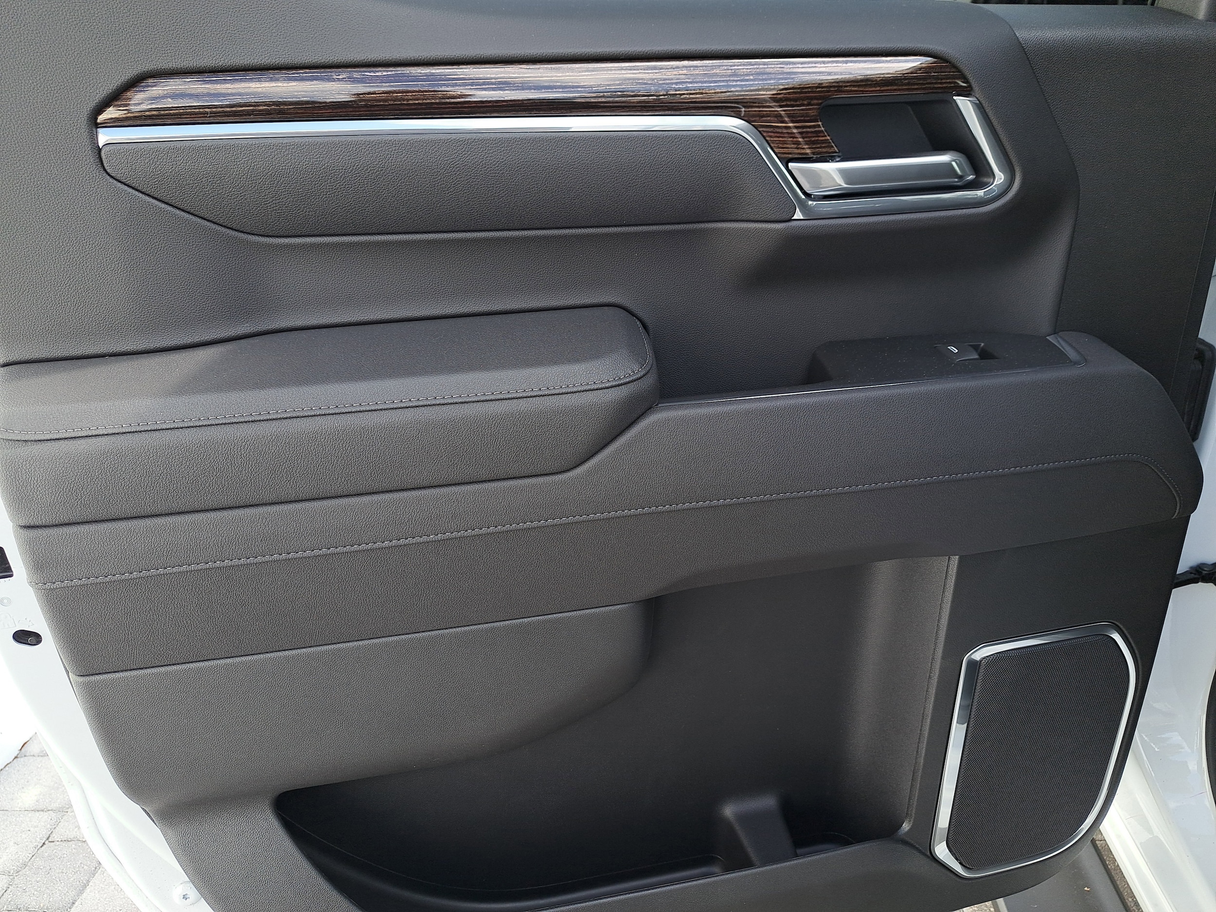 2025 GMC Sierra 1500 Elevation - Photo 11