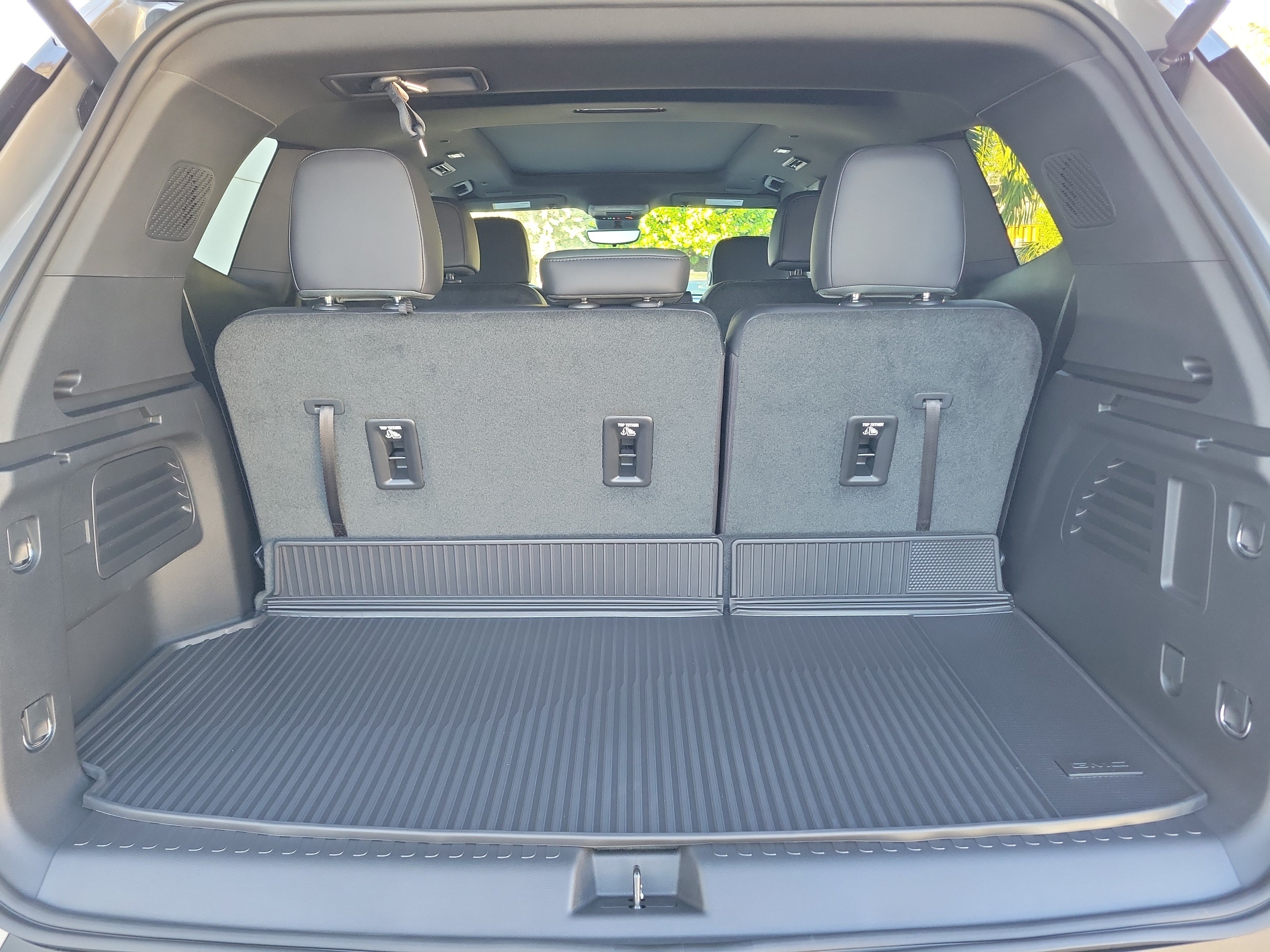 2027 GMC Acadia AT4 - Photo 9
