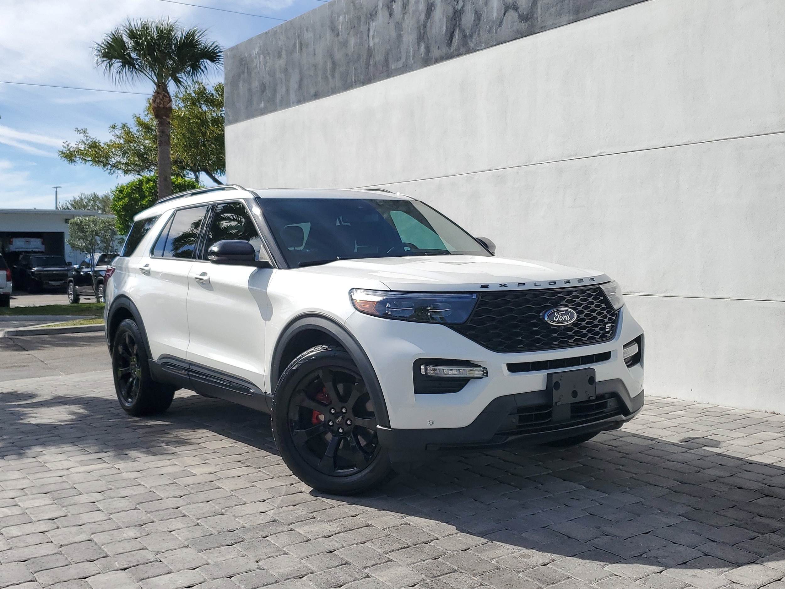 2022 Ford Explorer ST's photo