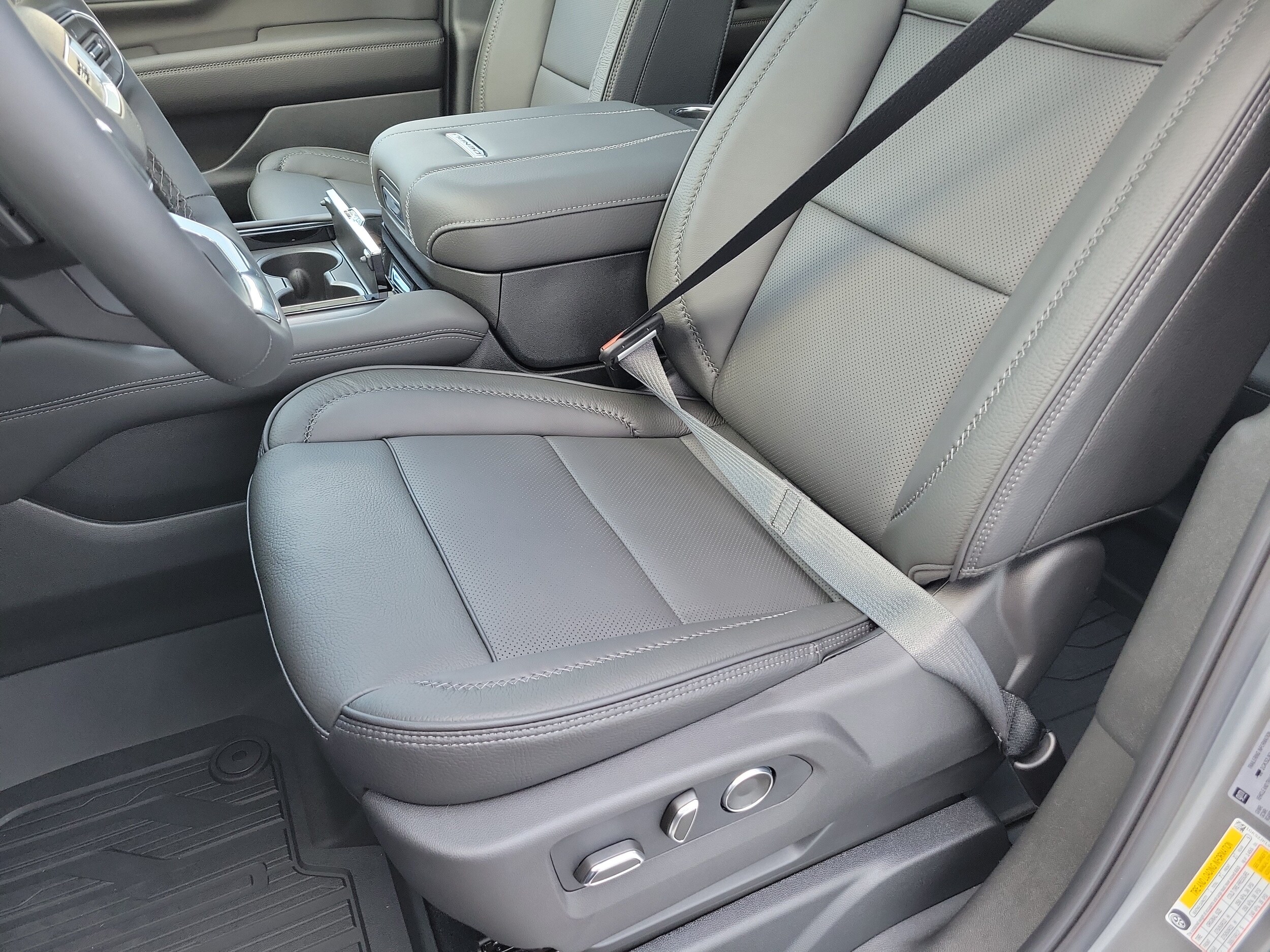 2026 GMC Yukon XL Denali - Photo 23