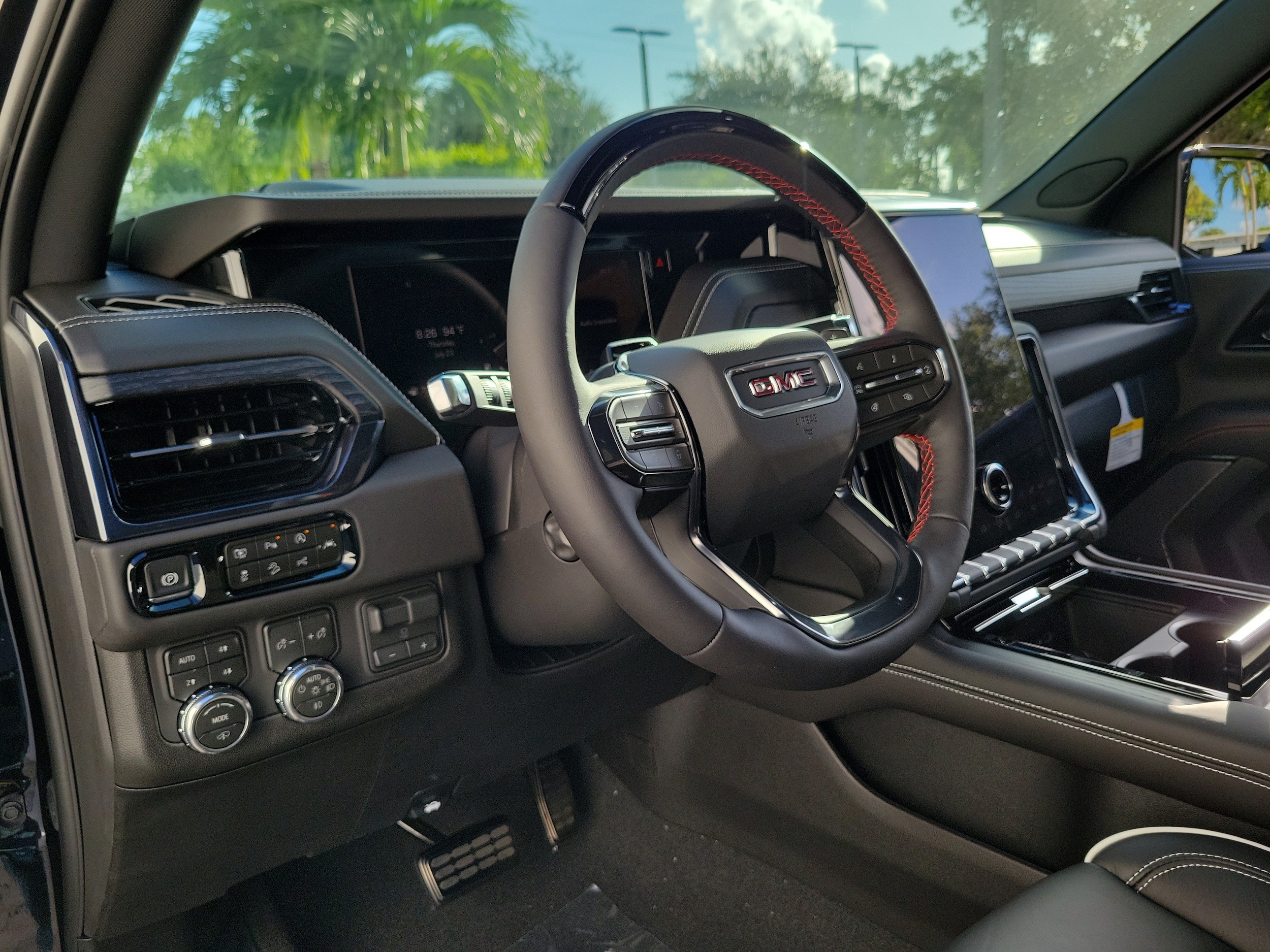 2026 GMC Yukon AT4 Ultimate - Photo 21