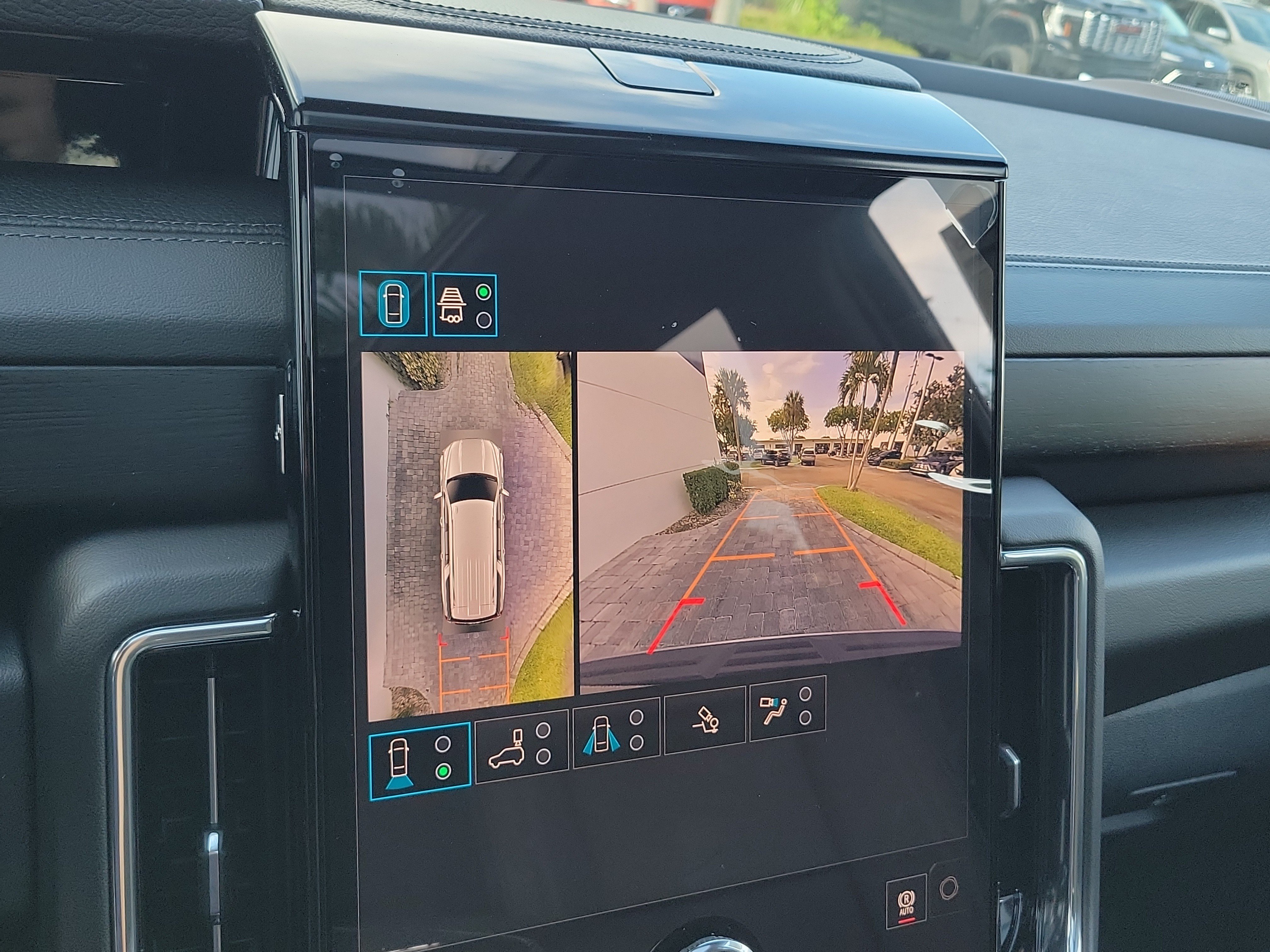 2026 GMC Yukon XL Denali - Photo 31