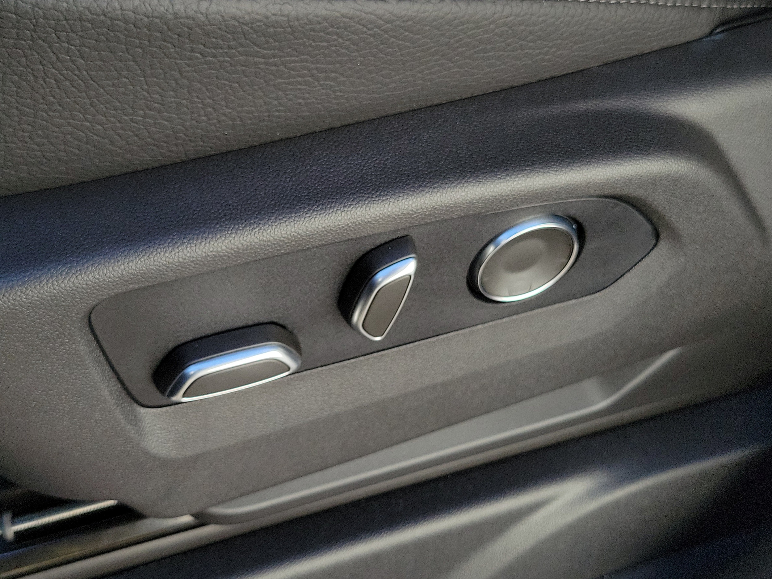 2026 GMC Yukon XL Denali - Photo 24