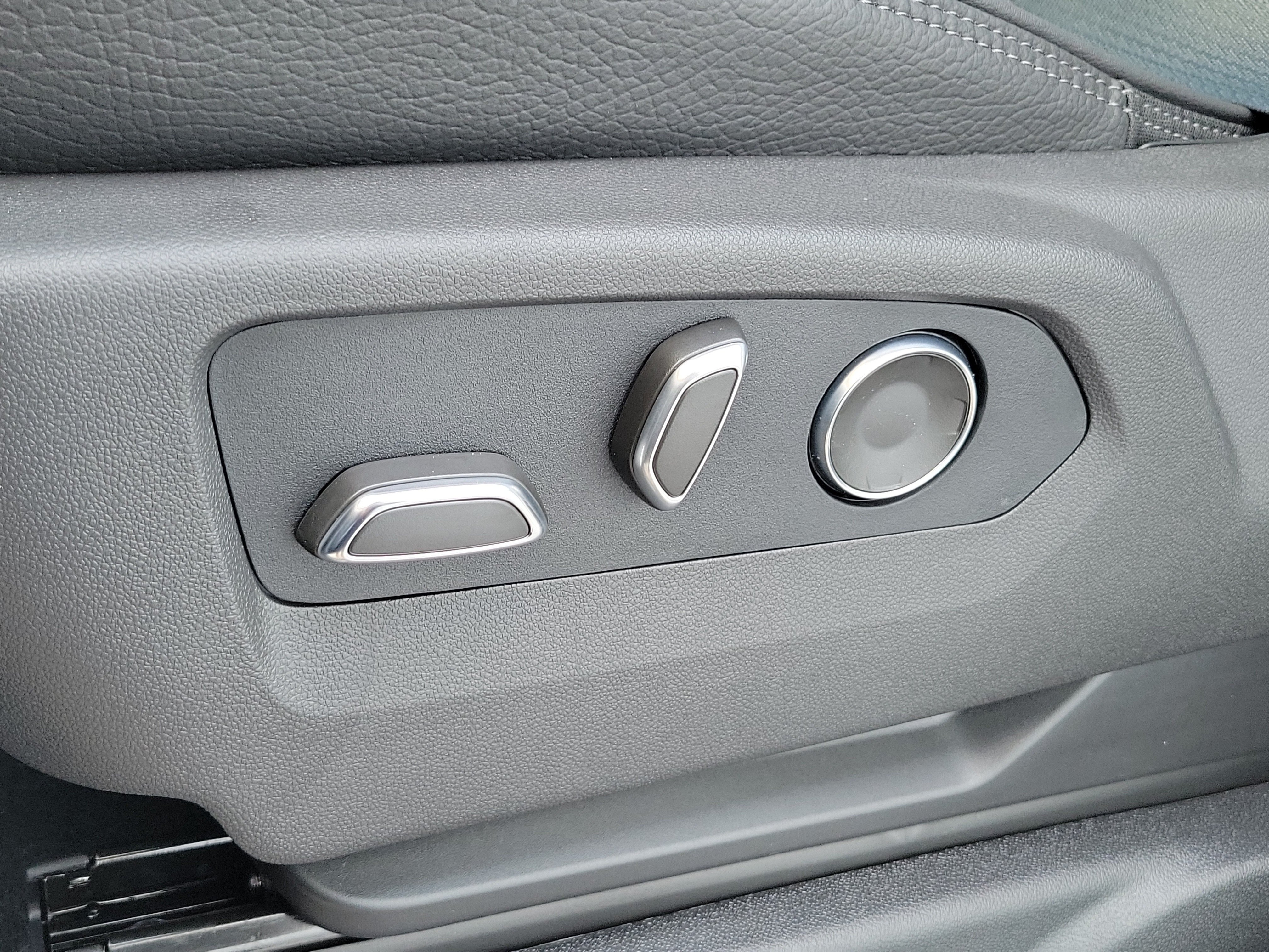 2026 GMC Yukon XL Denali - Photo 24