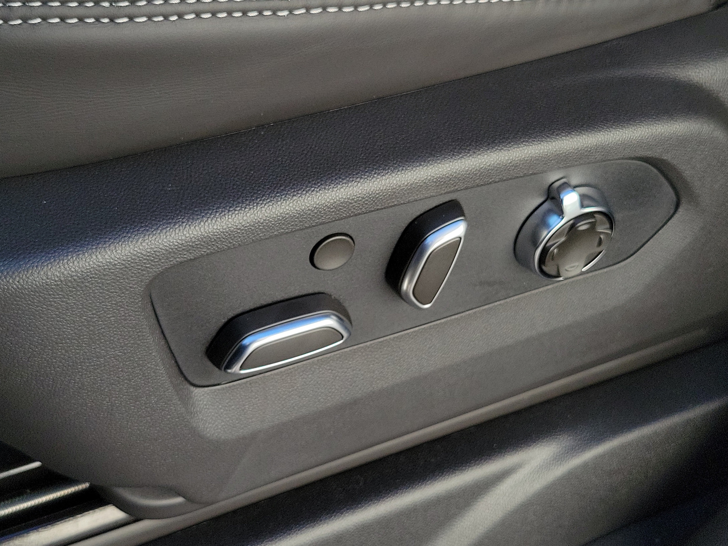 2026 GMC Yukon AT4 Ultimate - Photo 24