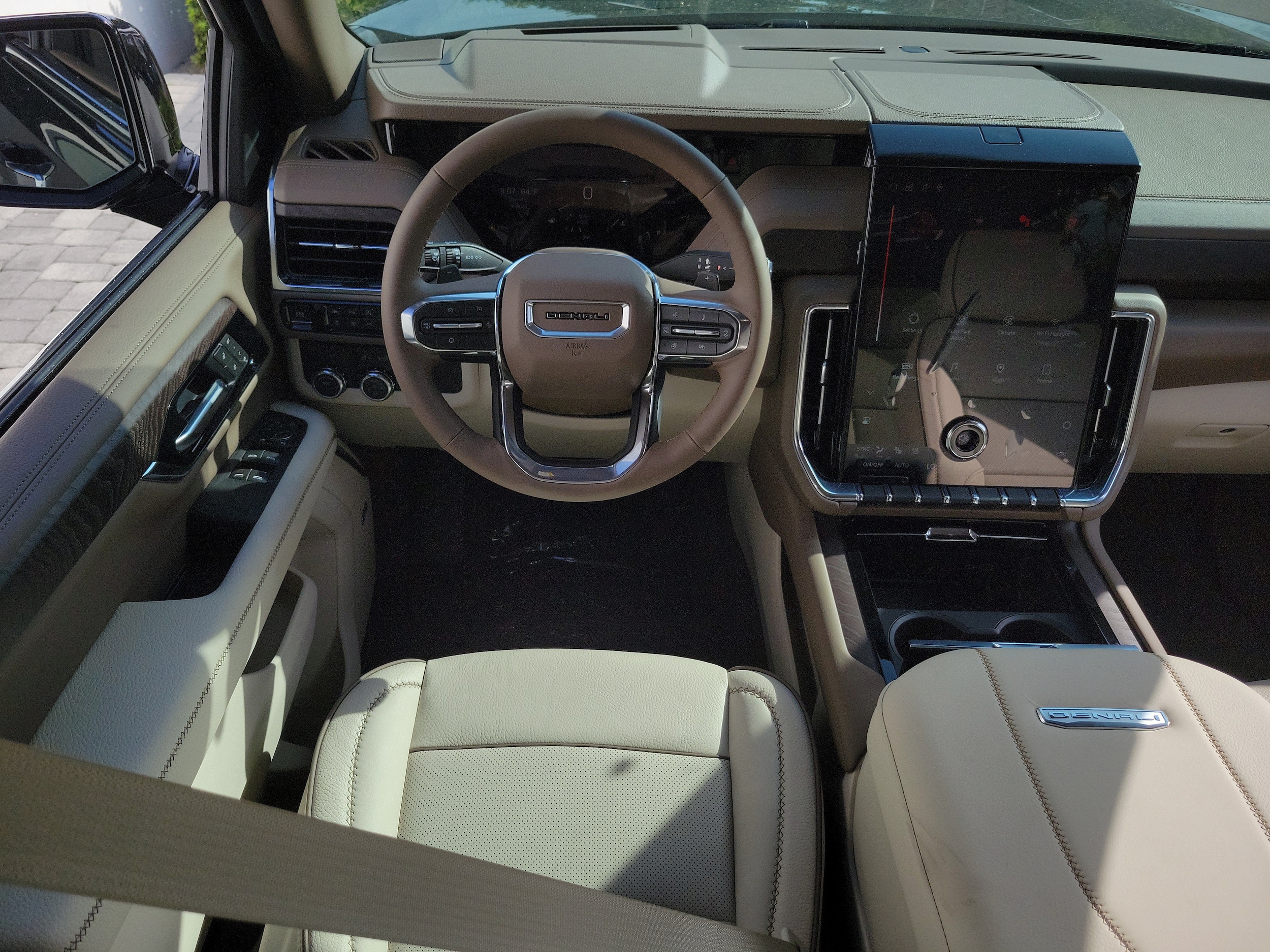 2026 GMC Yukon Denali - Photo 16