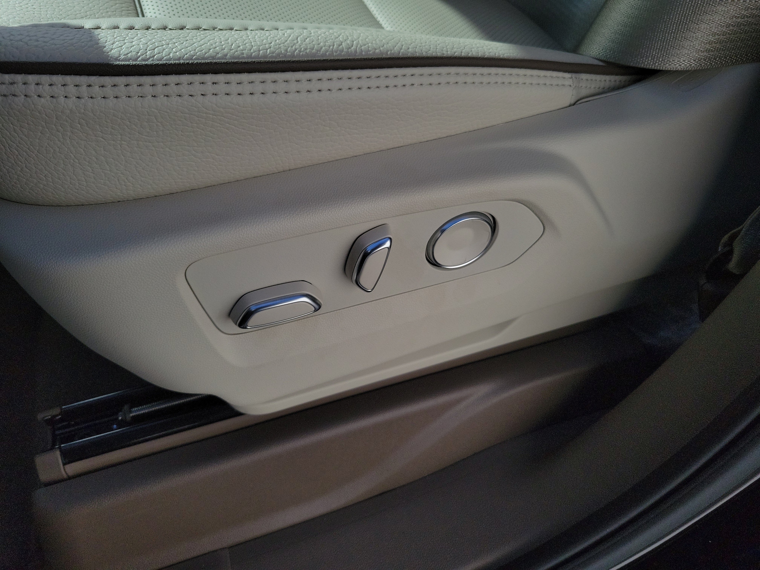 2026 GMC Yukon Denali - Photo 24