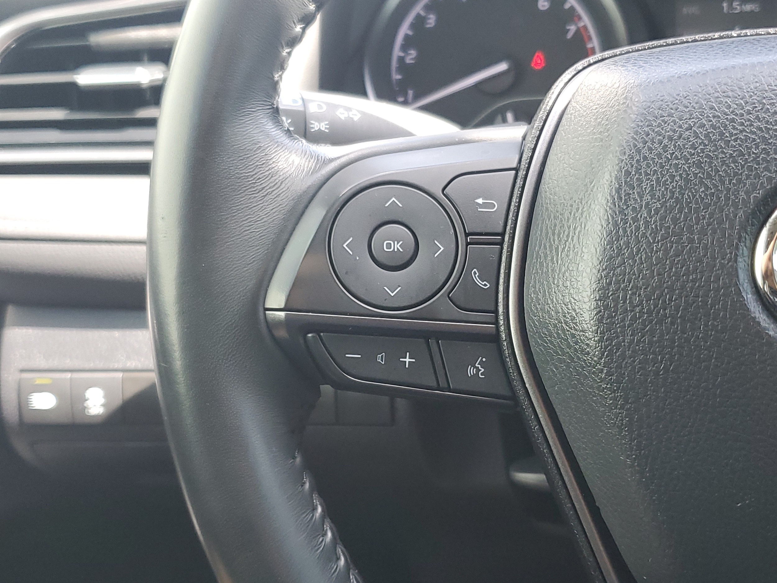 2023 Toyota Camry SE - Photo 22
