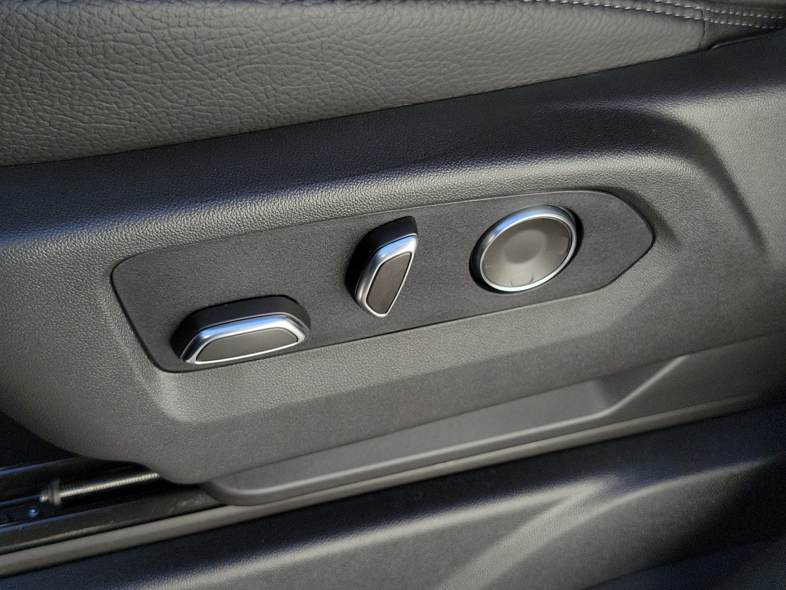2026 GMC Yukon XL Denali - Photo 24