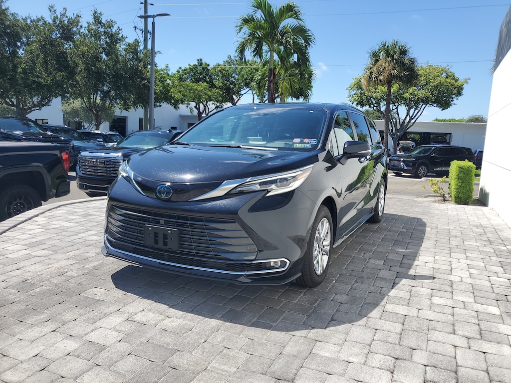 Used 2023 Toyota Sienna Platinum Minivan