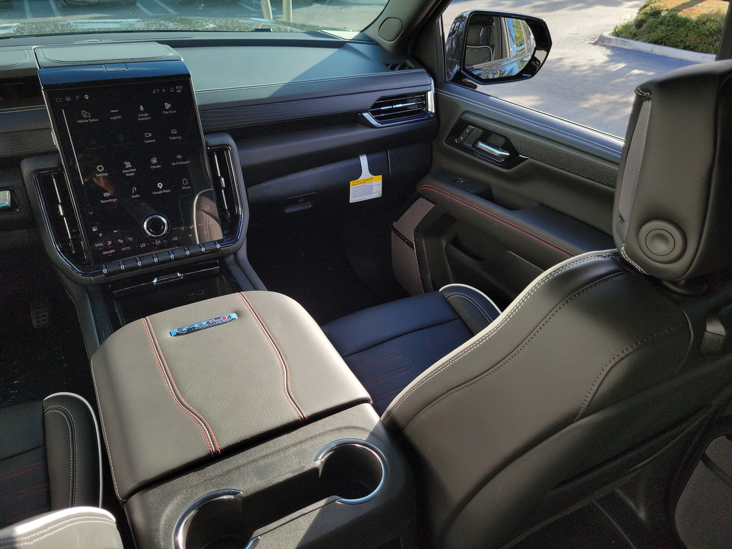 2026 GMC Yukon AT4 Ultimate - Photo 18