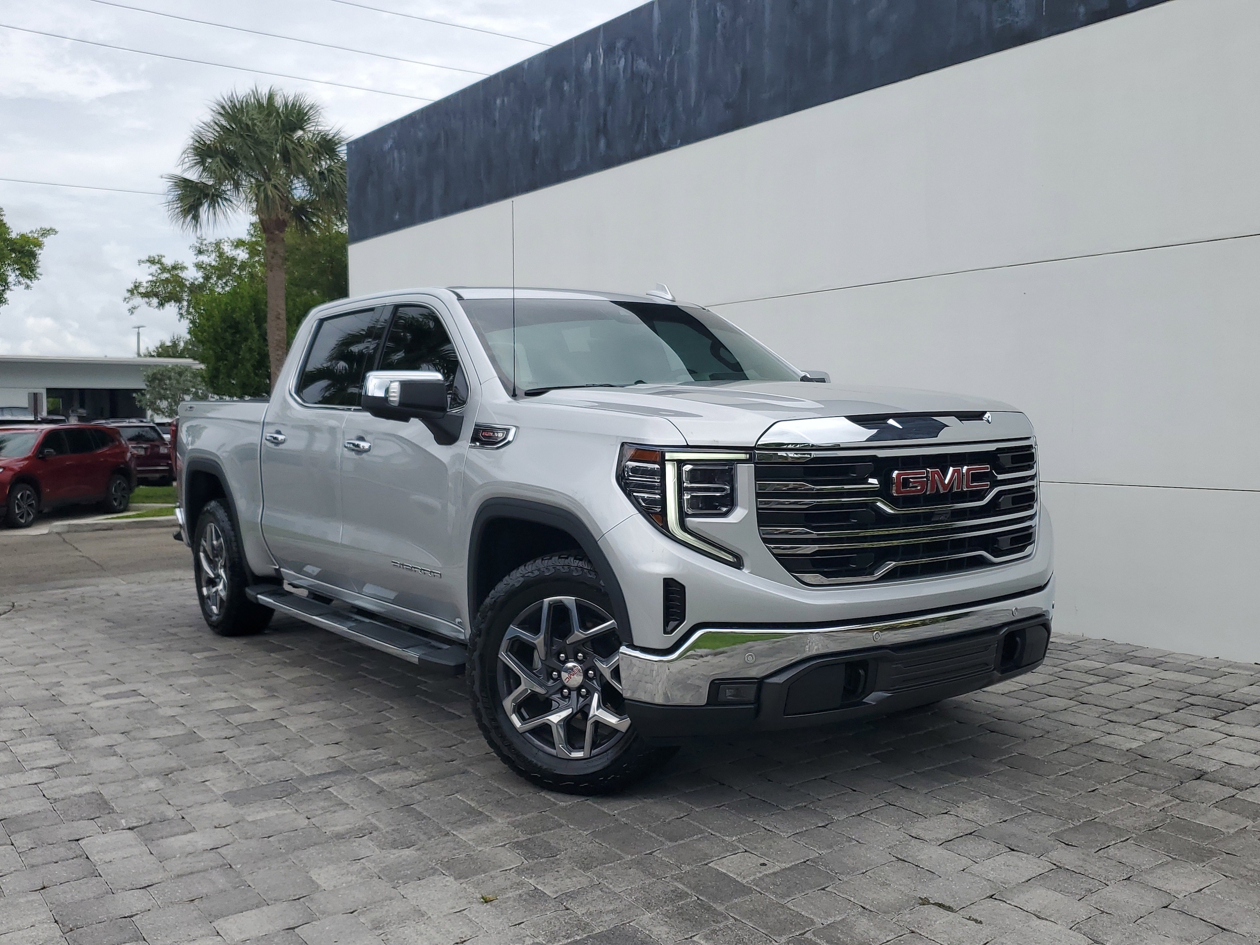 2022 GMC Sierra 4WD Crew Cab Short Box SLT's photo