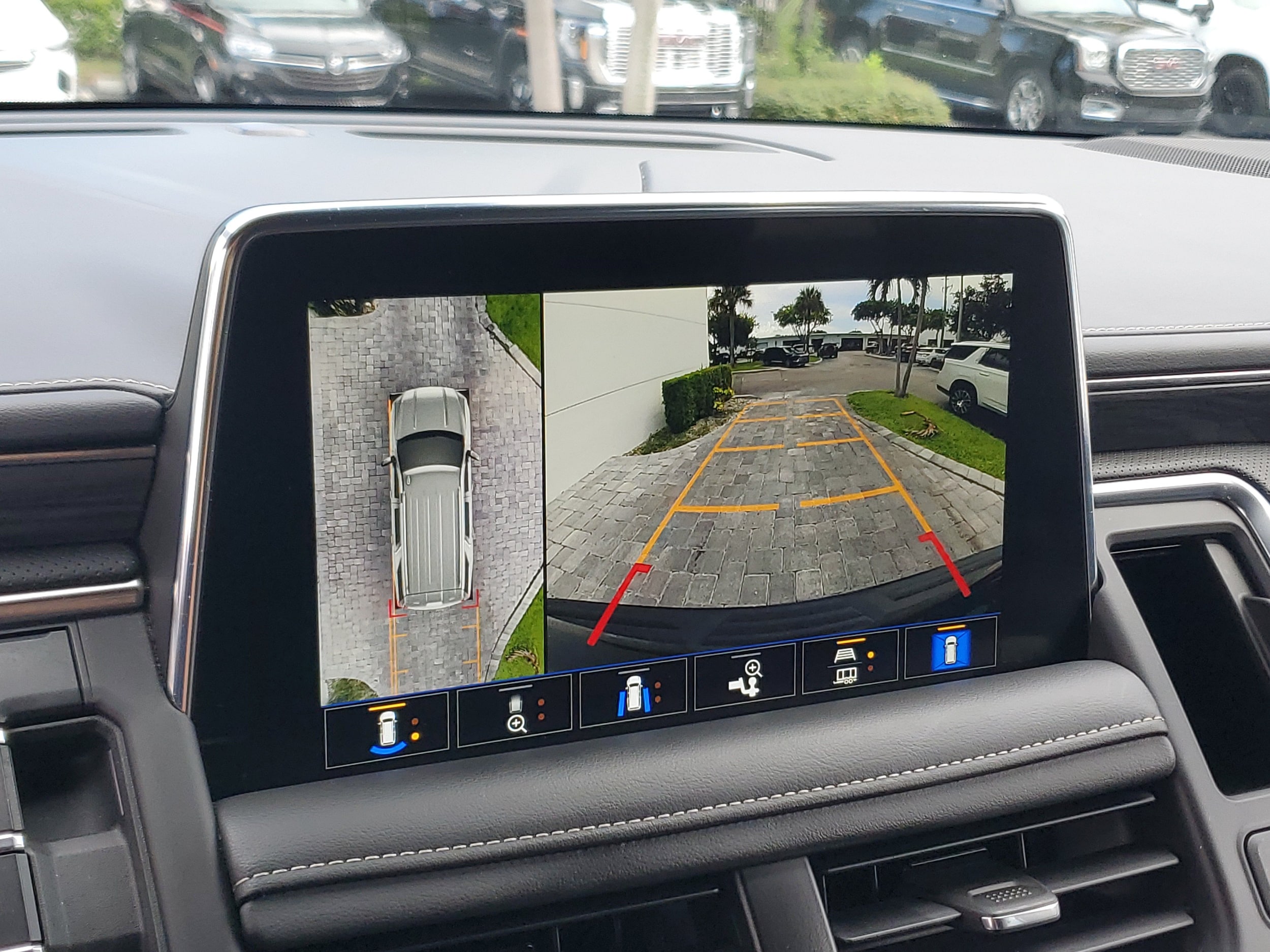 2021 GMC Yukon SLT - Photo 28