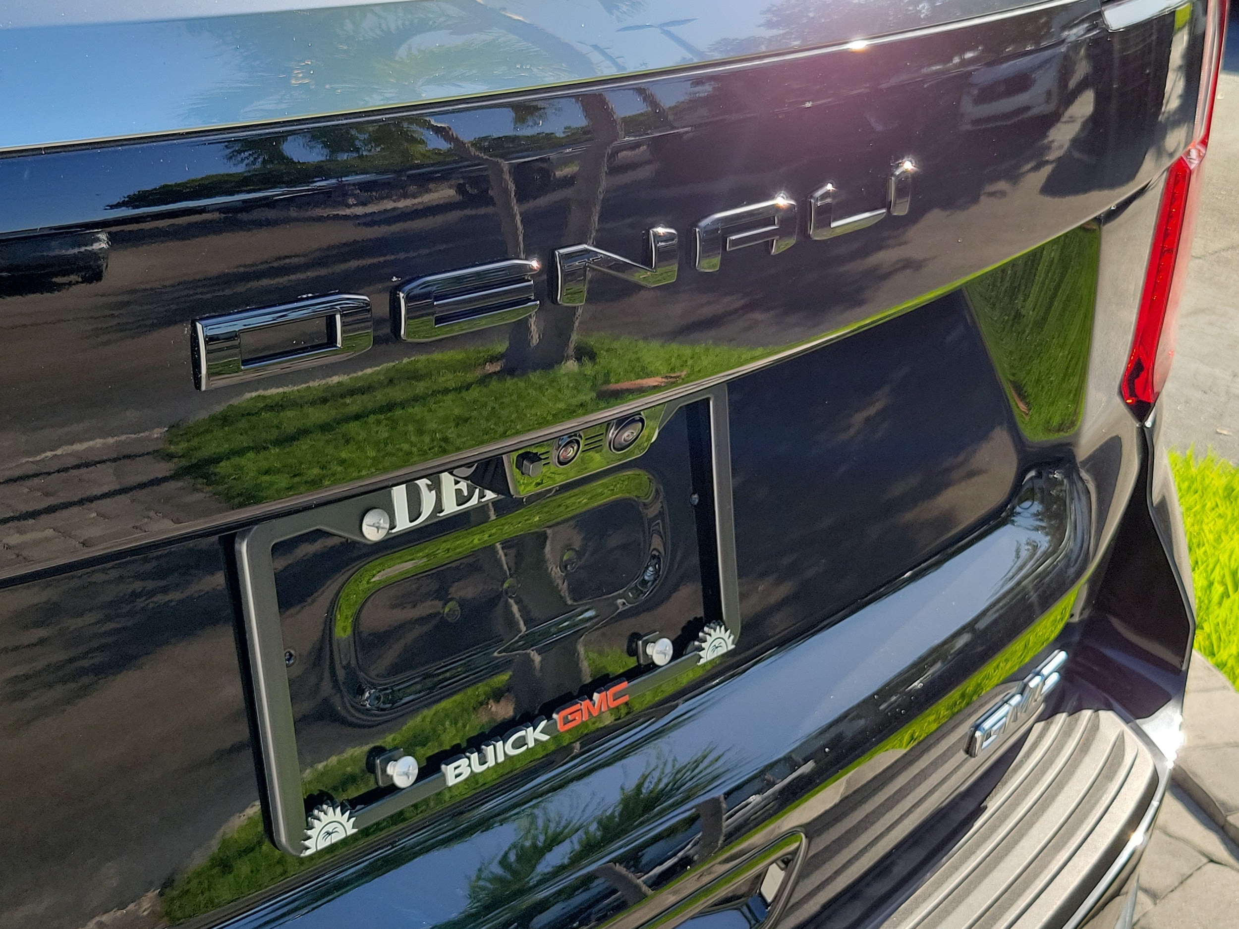 2026 GMC Yukon XL Denali - Photo 8