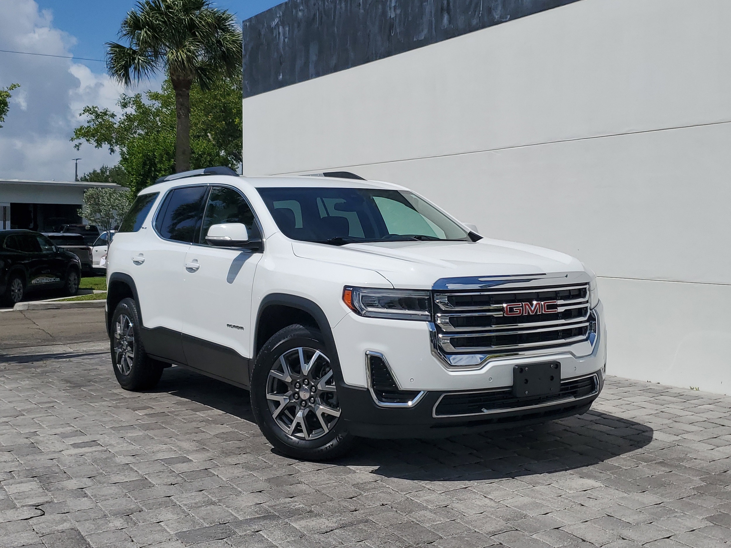 2023 GMC Acadia SLE AWD's photo