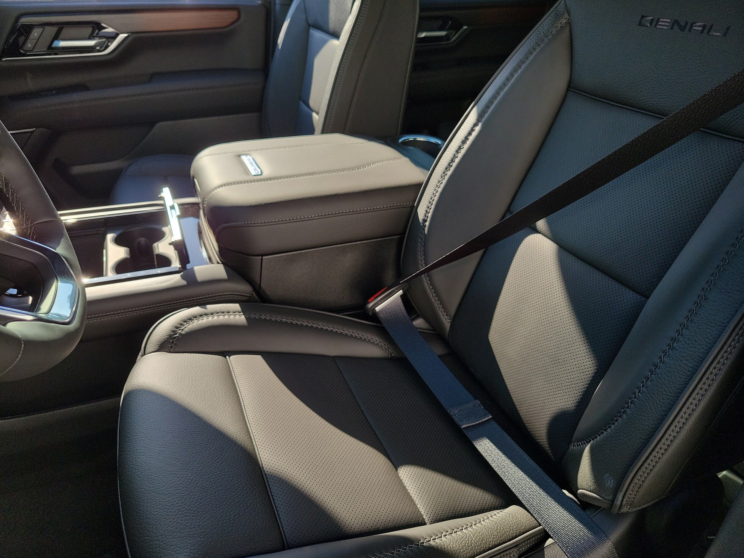 2026 GMC Yukon XL Denali - Photo 23