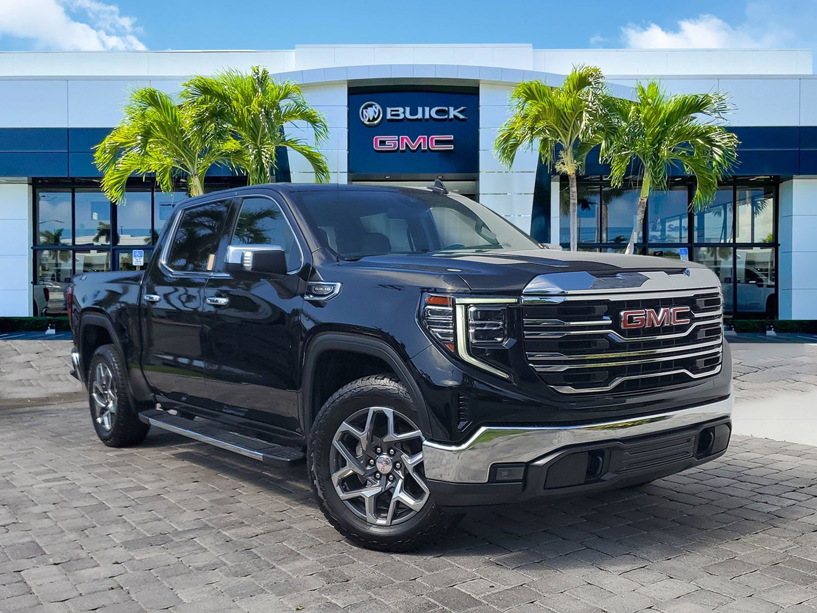 2024 GMC Sierra 4WD Crew Cab Short Box SLT's photo