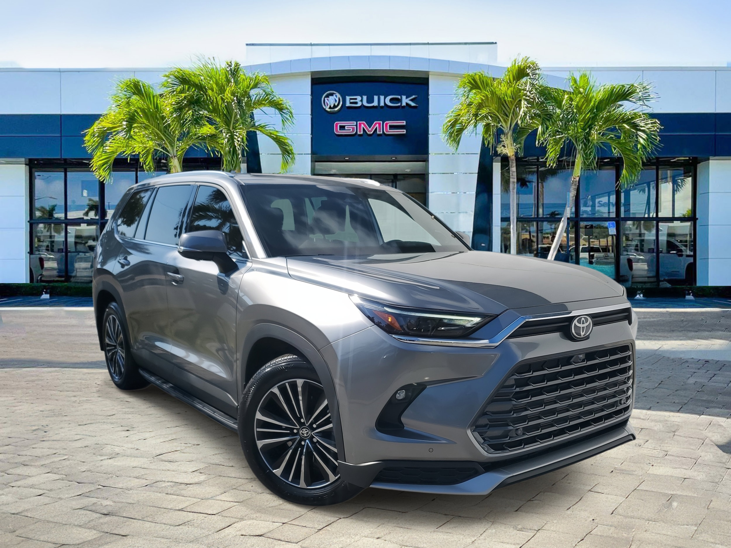 2025 Toyota Grand Highlander Platinum's photo