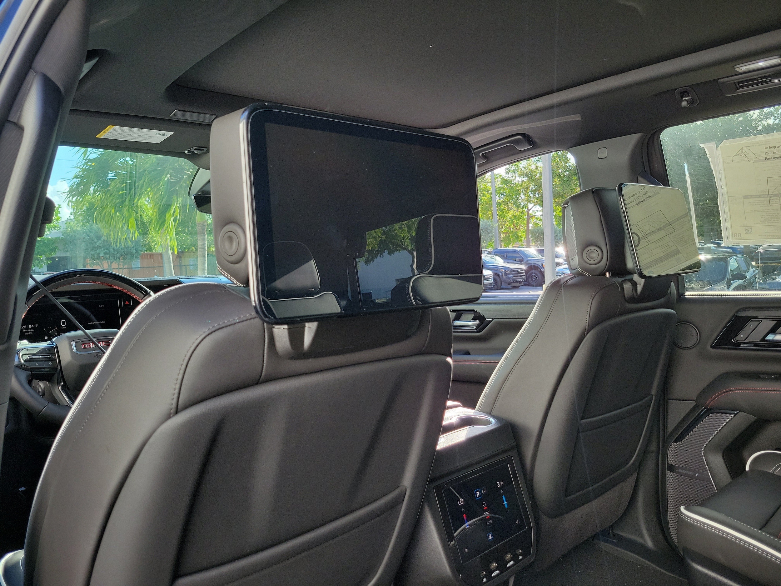 2026 GMC Yukon AT4 Ultimate - Photo 15