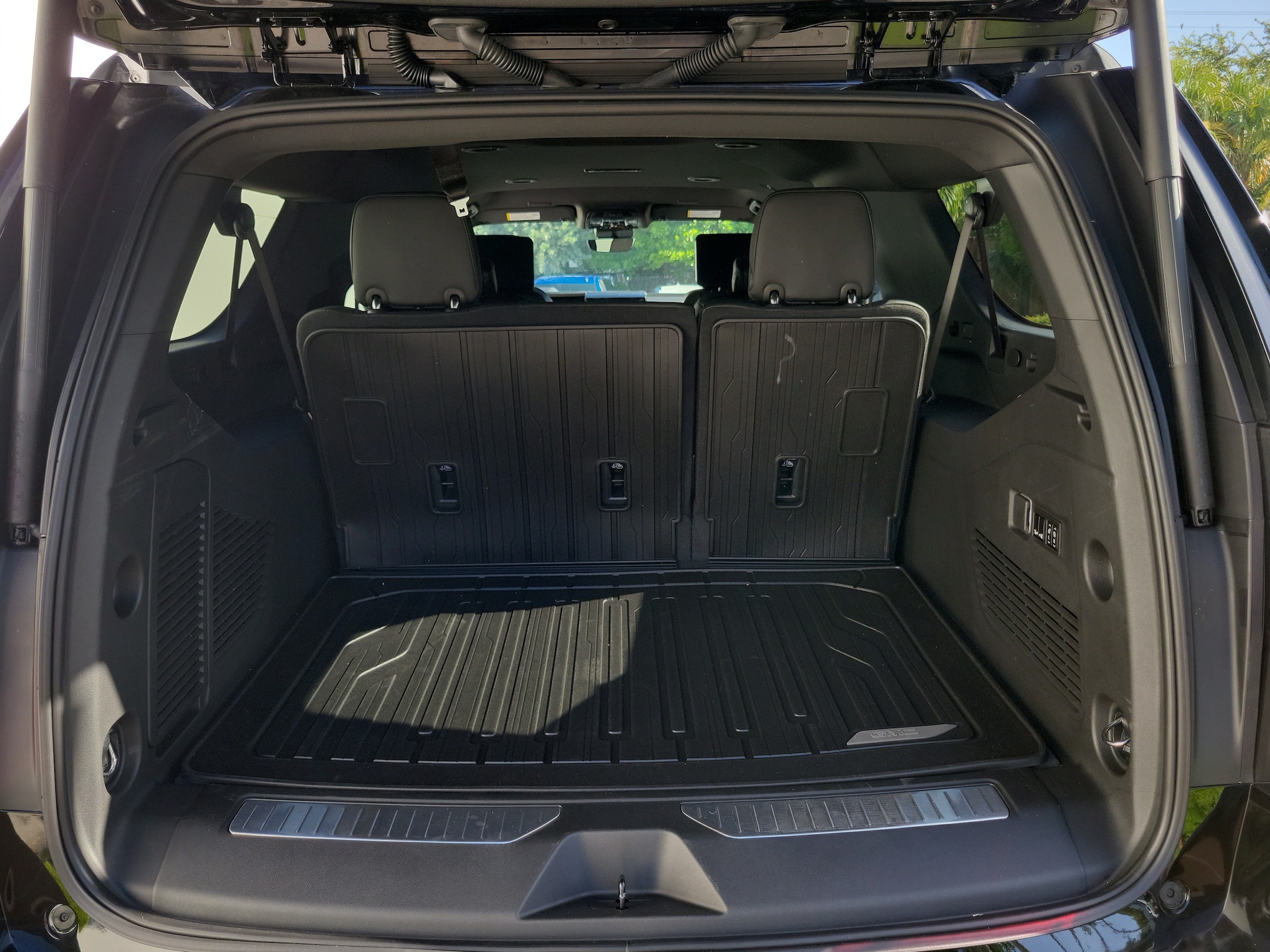 2026 GMC Yukon XL Denali - Photo 9