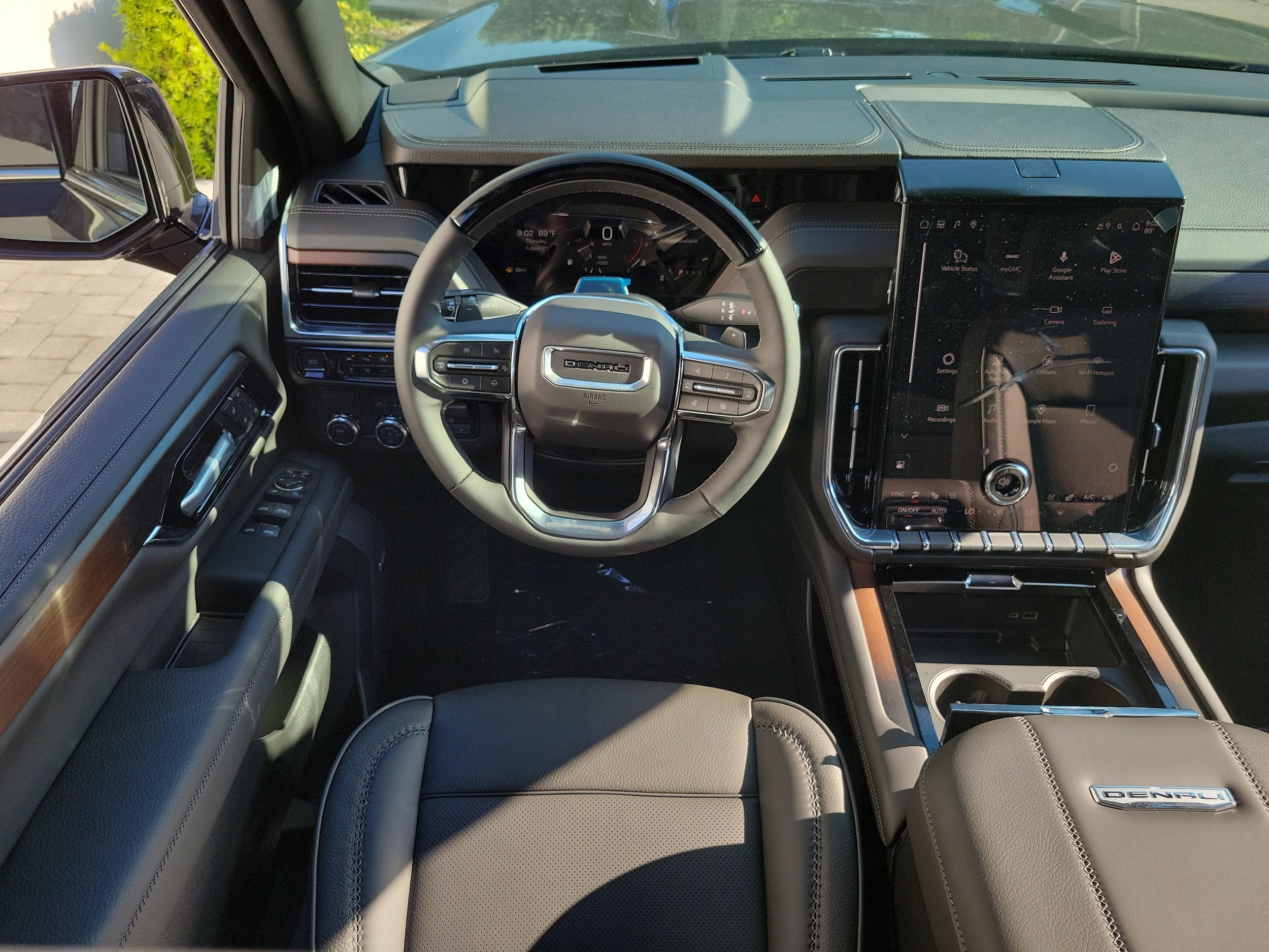 2026 GMC Yukon XL Denali - Photo 16