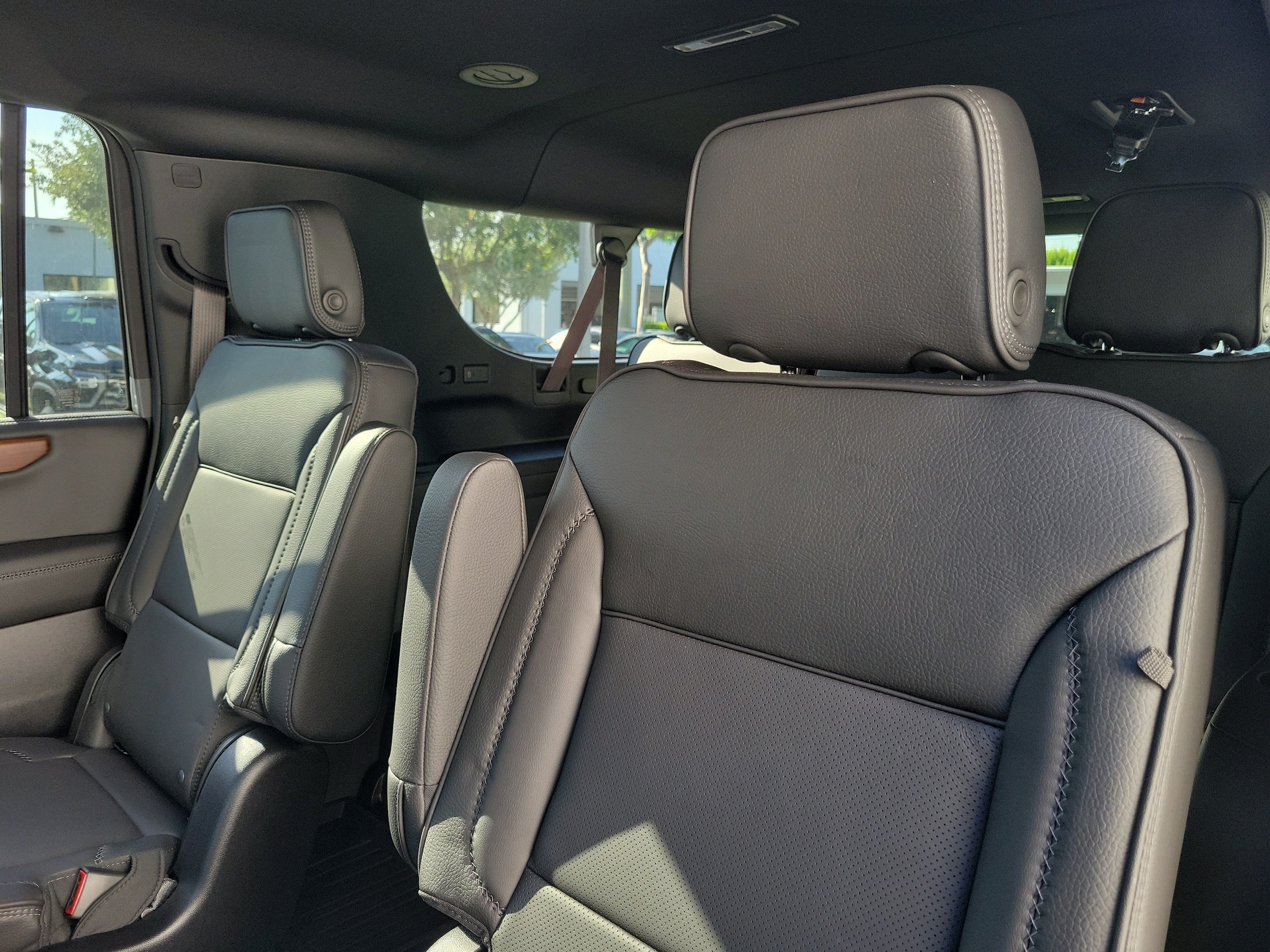 2026 GMC Yukon XL Denali - Photo 14