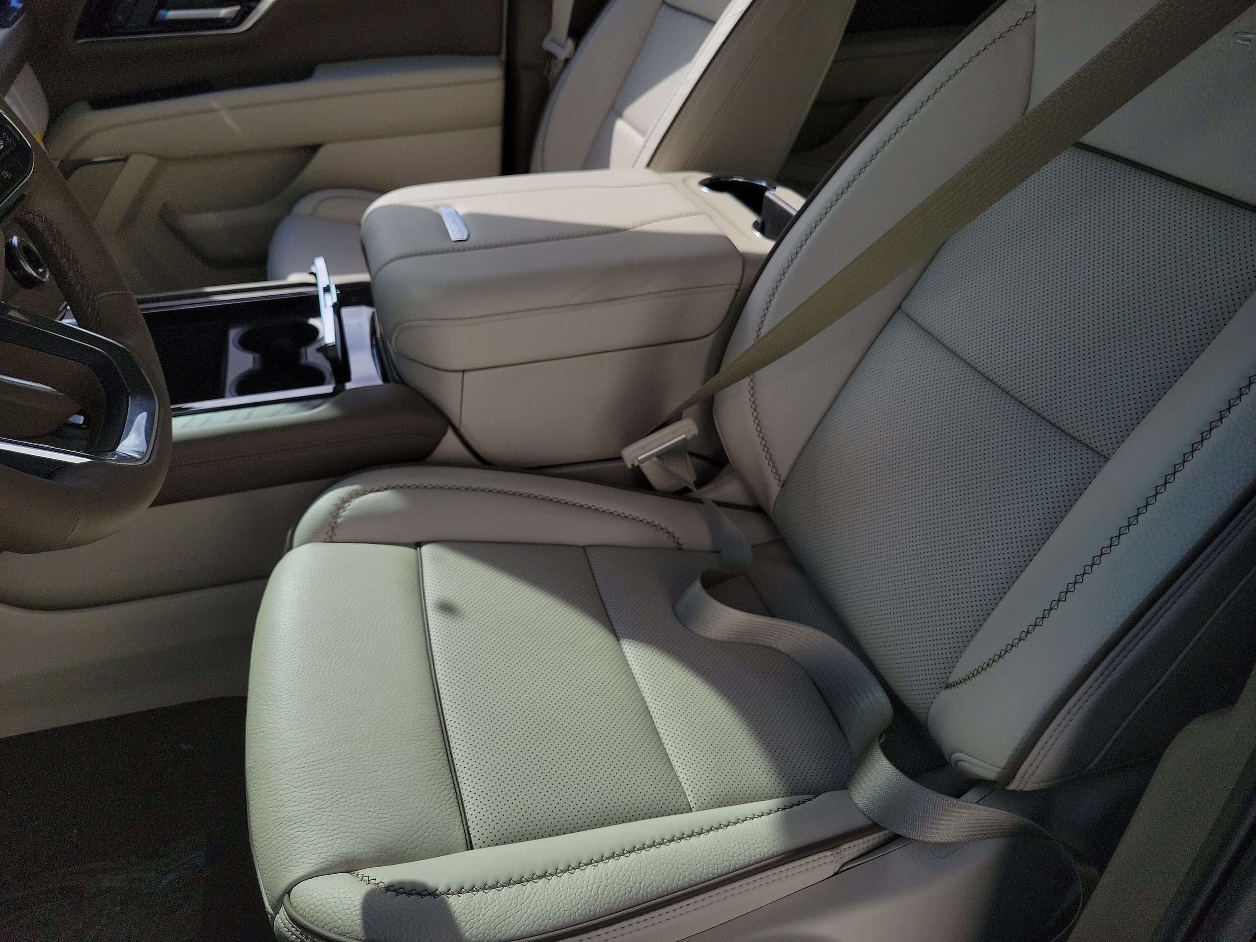 2026 GMC Yukon Denali - Photo 23