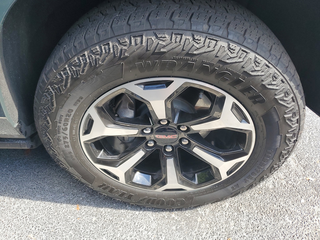 Used 2025 GMC Yukon AT4 SUV